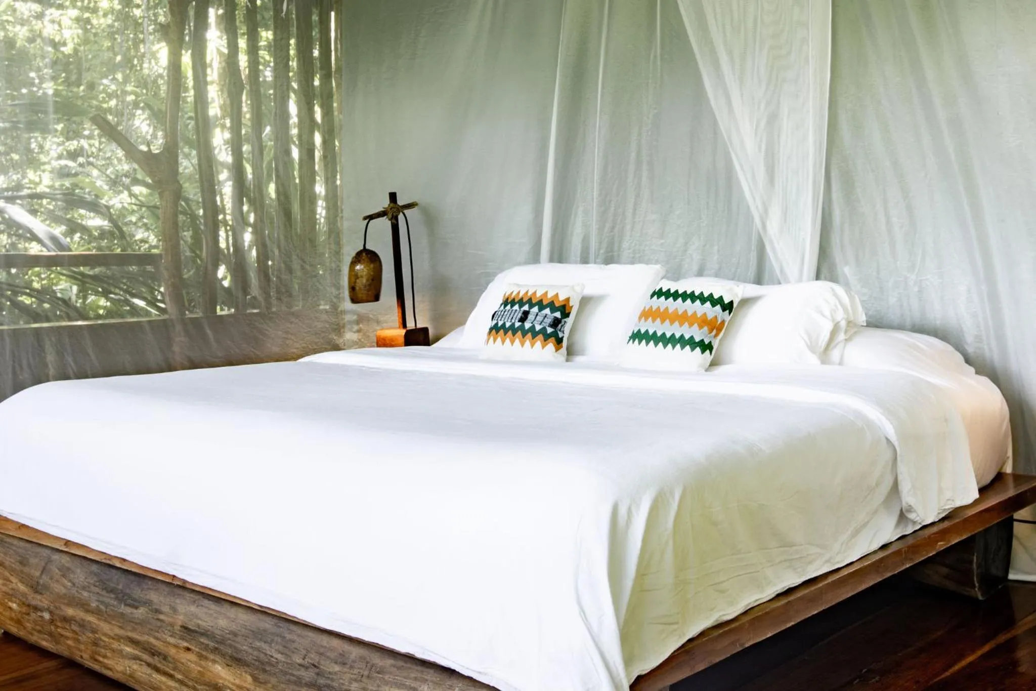Bed in La Loma Jungle Lodge and Chocolate Farm