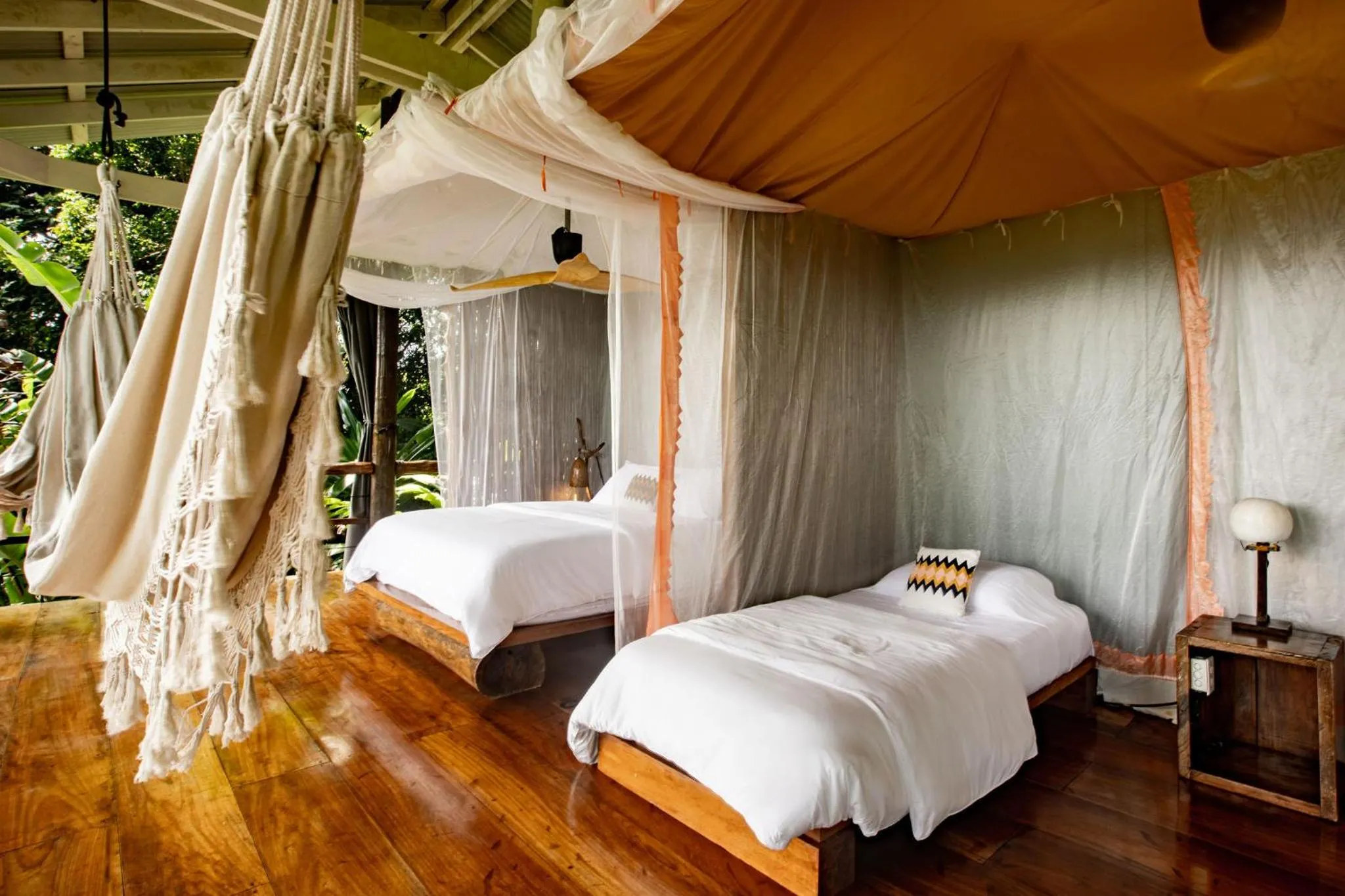Bed in La Loma Jungle Lodge and Chocolate Farm