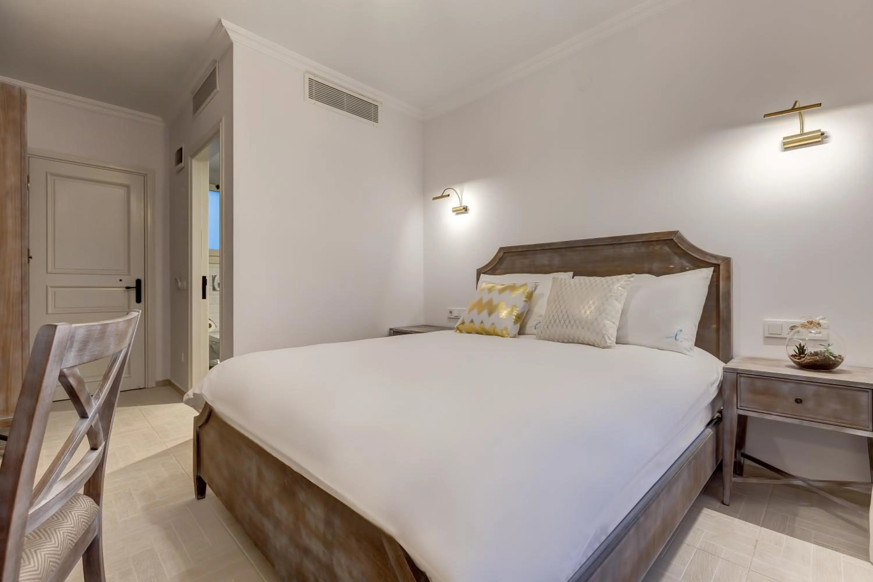 Photo of the whole room, Bed in Levin Hotel Alacati