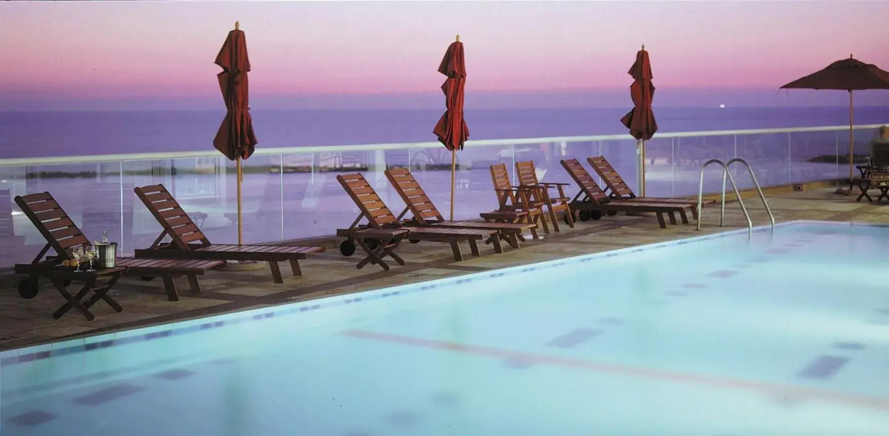 Swimming pool in Dan Tel Aviv Hotel Swimming pool in Dan Tel Aviv Hotel
