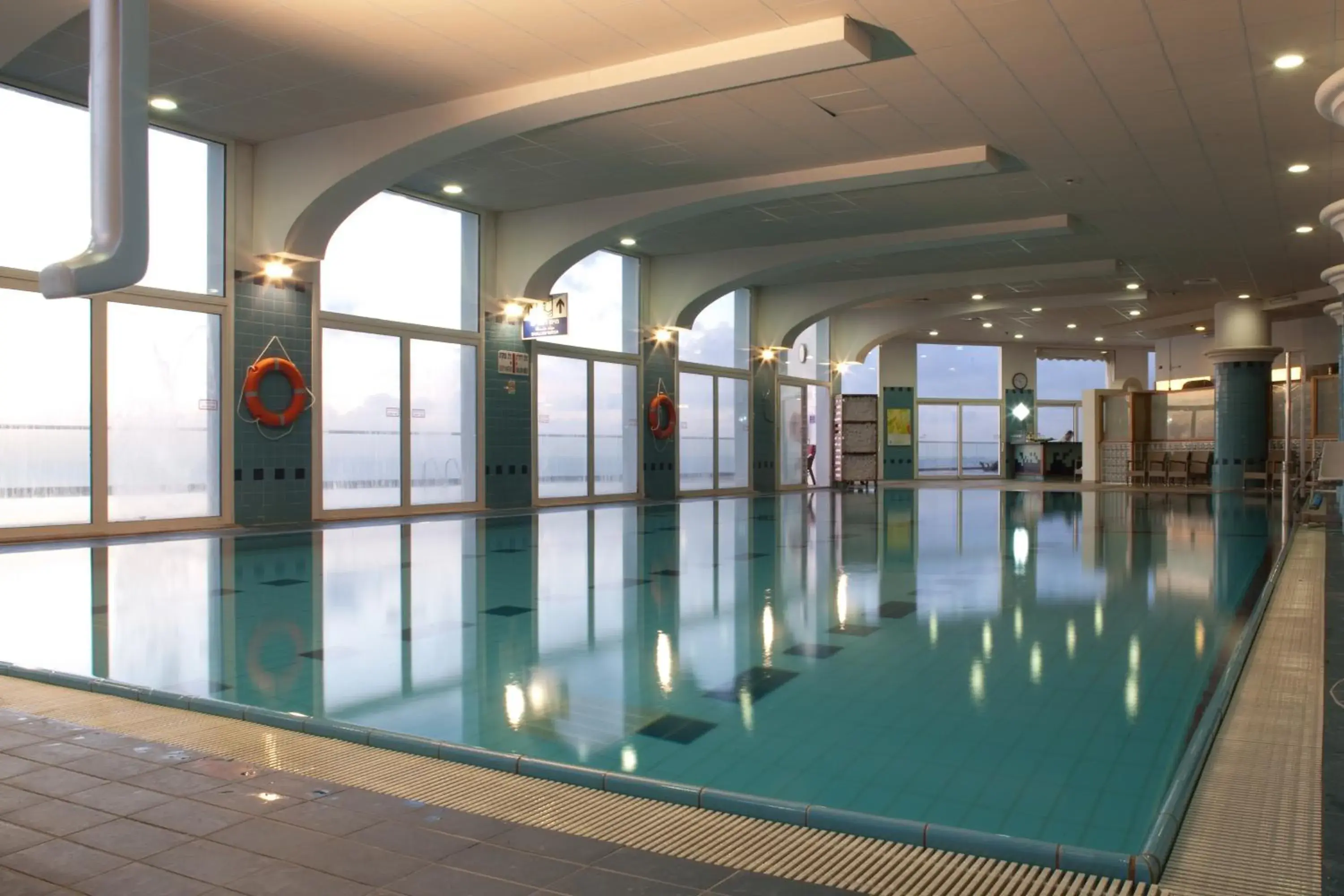 Swimming pool in Dan Tel Aviv Hotel Swimming pool in Dan Tel Aviv Hotel