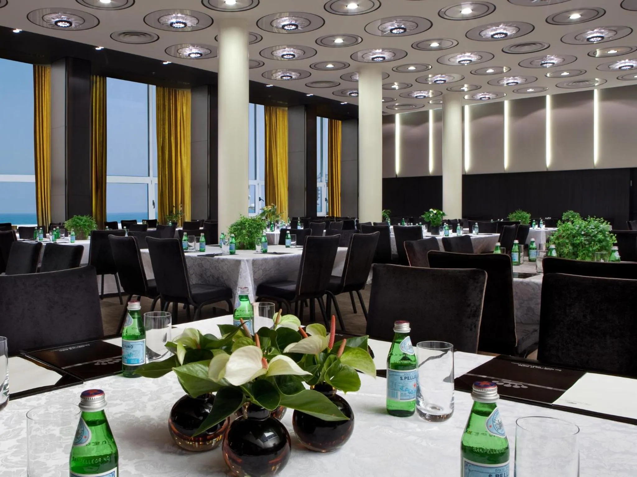 Restaurant/places to eat in Dan Tel Aviv Hotel