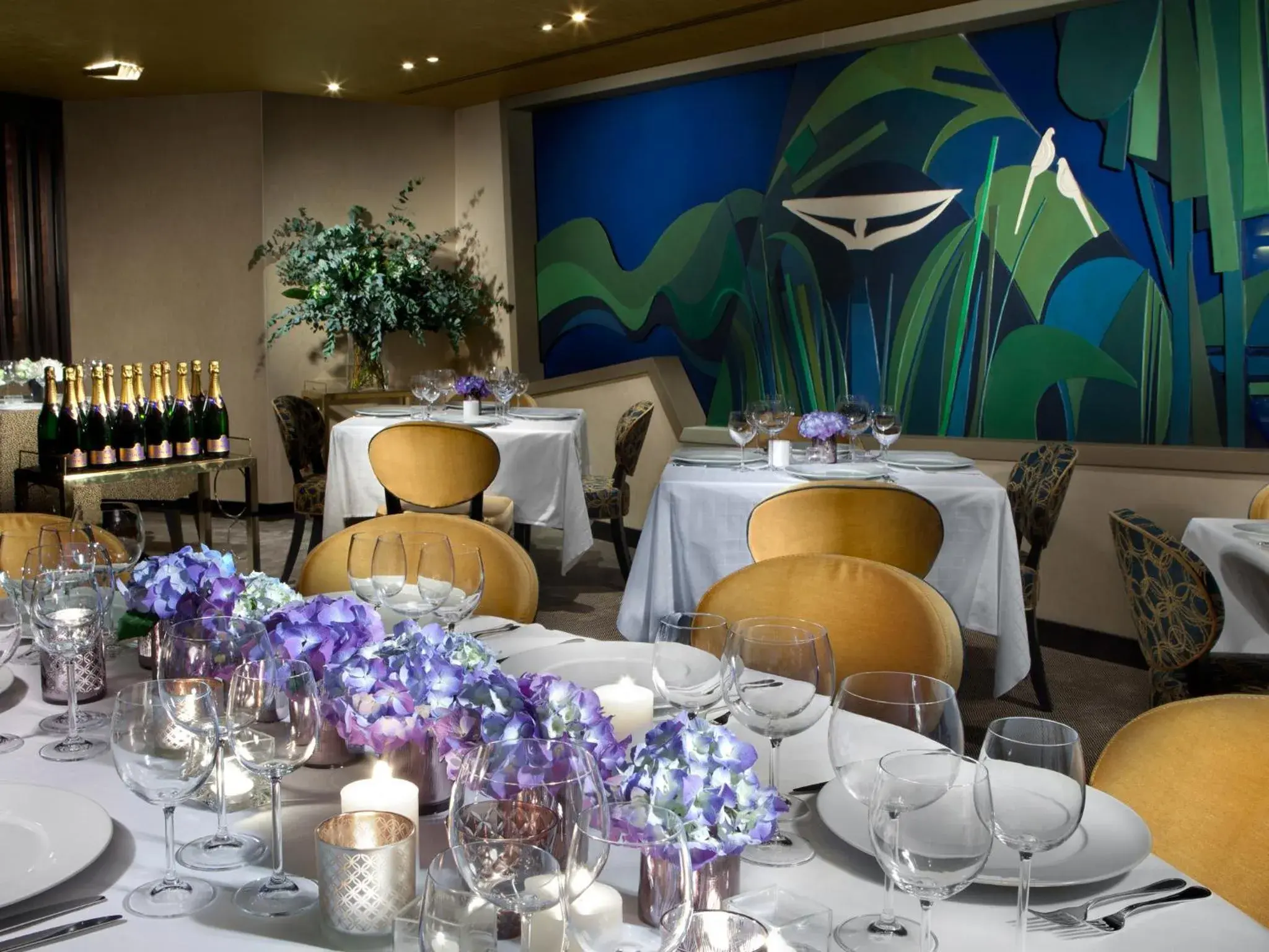 Restaurant/places to eat in Dan Tel Aviv Hotel Restaurant/places to eat in Dan Tel Aviv Hotel