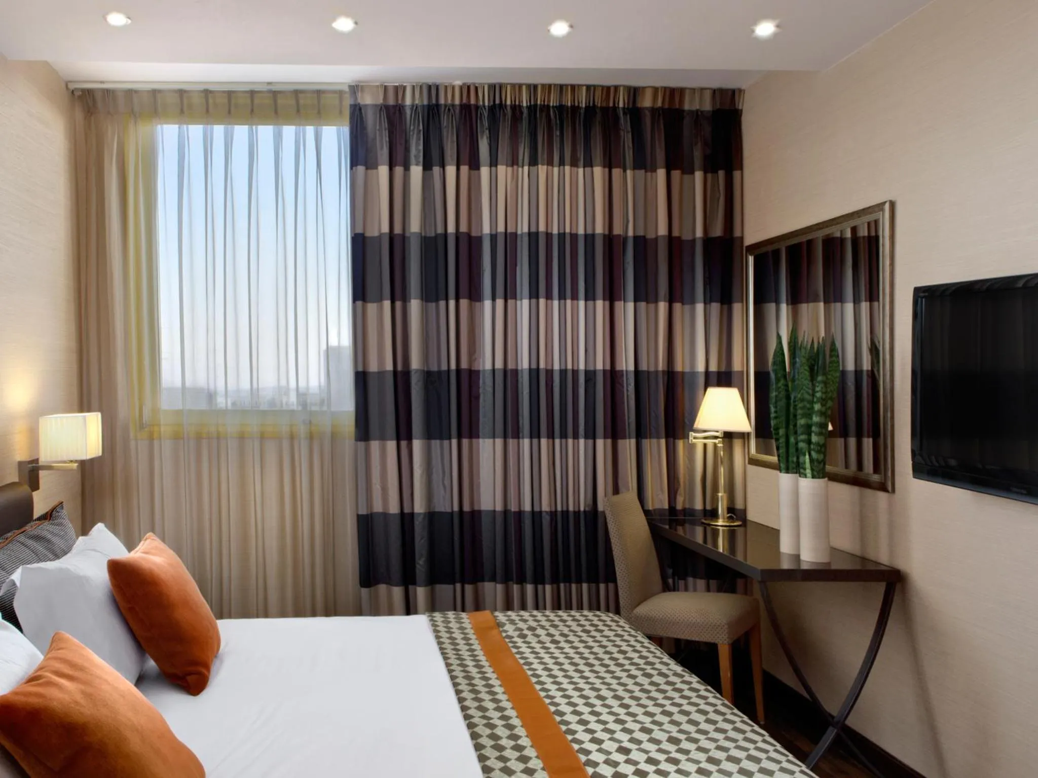 Bed in Dan Panorama Jerusalem Hotel