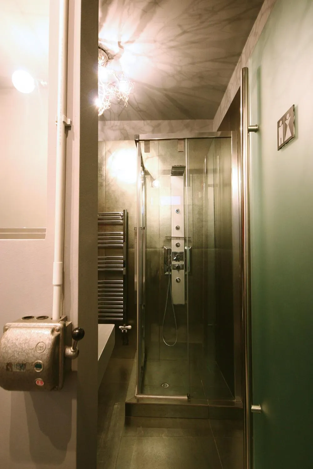 Shower in Panorama Penthouse & Studios