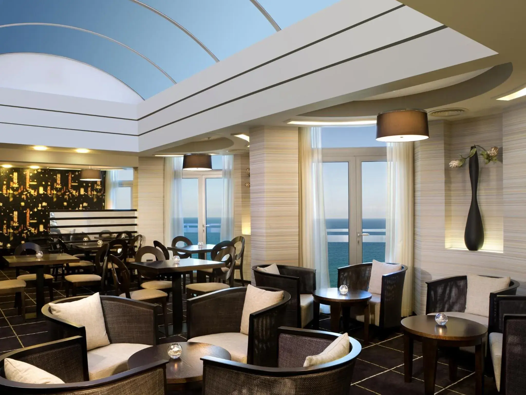 Restaurant/places to eat in Dan Panorama Tel Aviv Hotel Restaurant/places to eat in Dan Panorama Tel Aviv Hotel