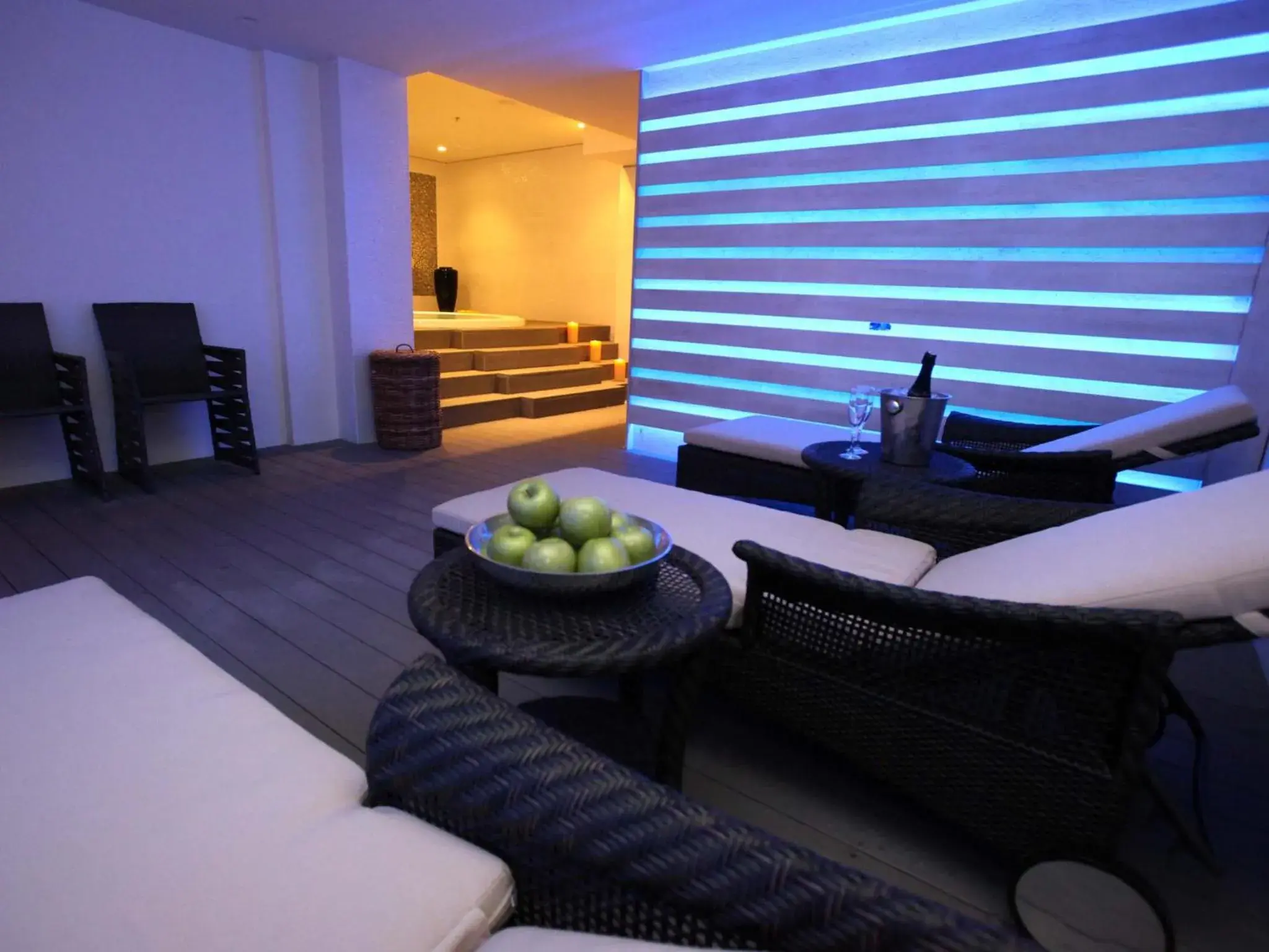 Lounge or bar in Dan Panorama Tel Aviv Hotel Lounge or bar in Dan Panorama Tel Aviv Hotel