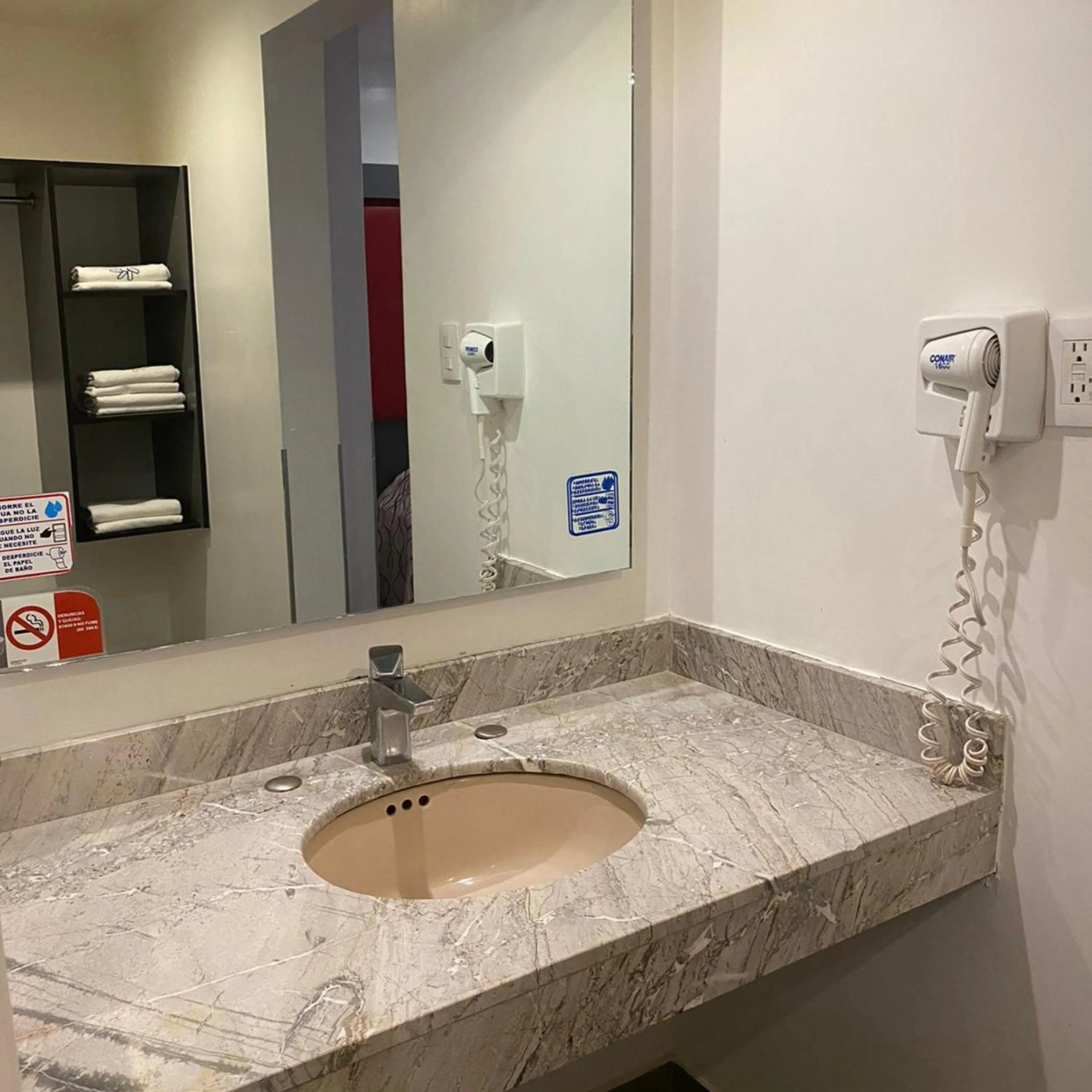 Decorative detail in Hotel Atenas Plaza