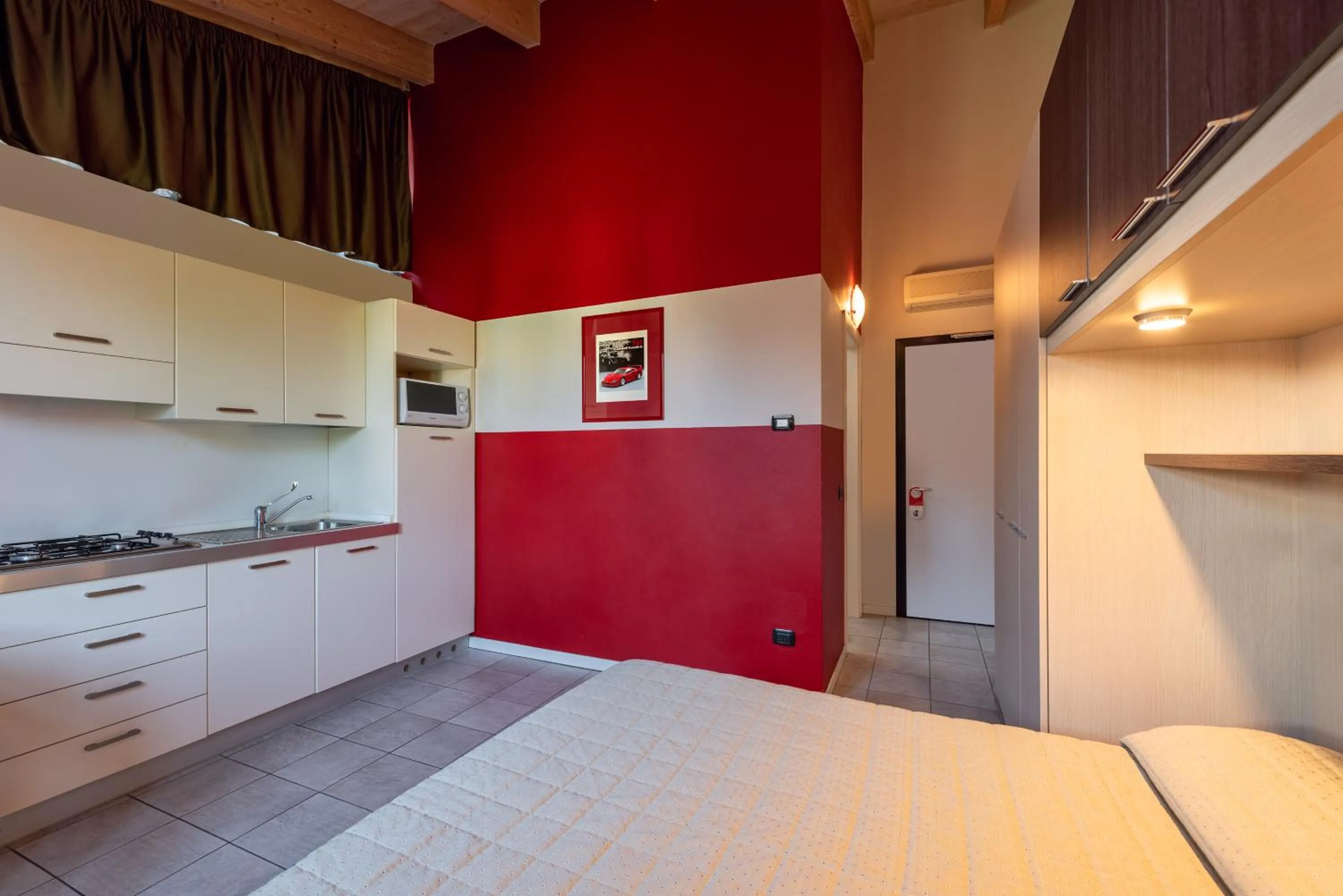 Kitchen or kitchenette, Bed in Hotel Maranello Village