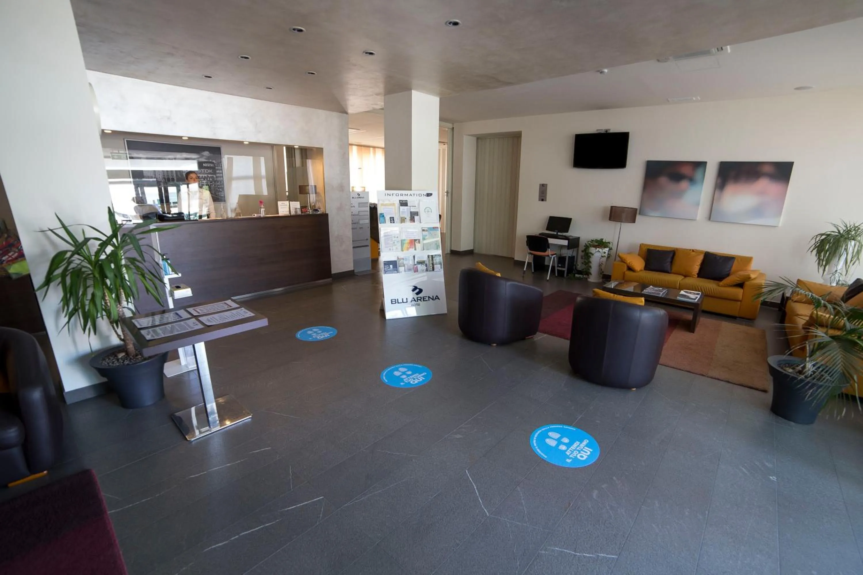 Communal lounge/ TV room in Blu Arena Hotel