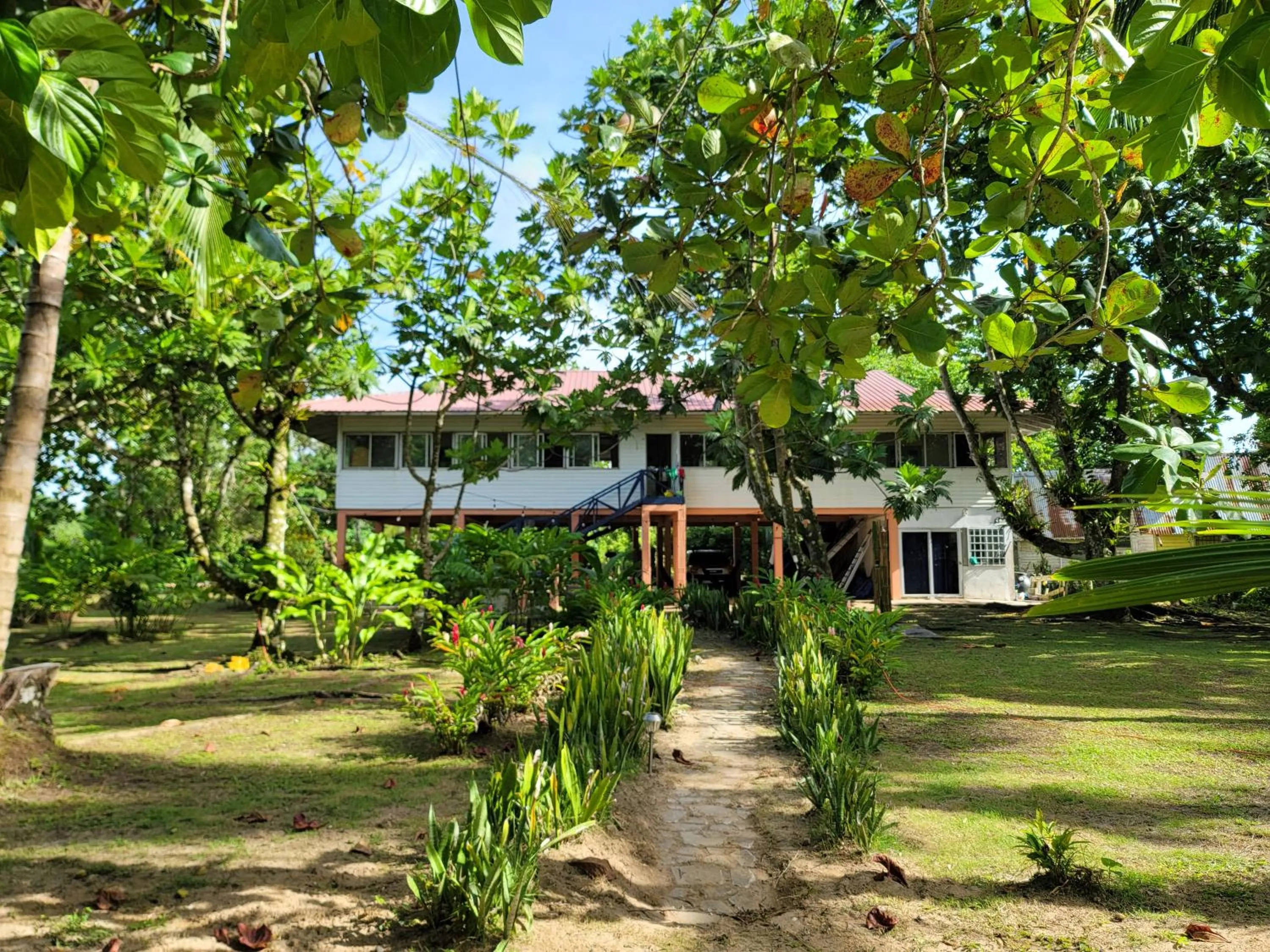 Drago Beach House - Private Beach