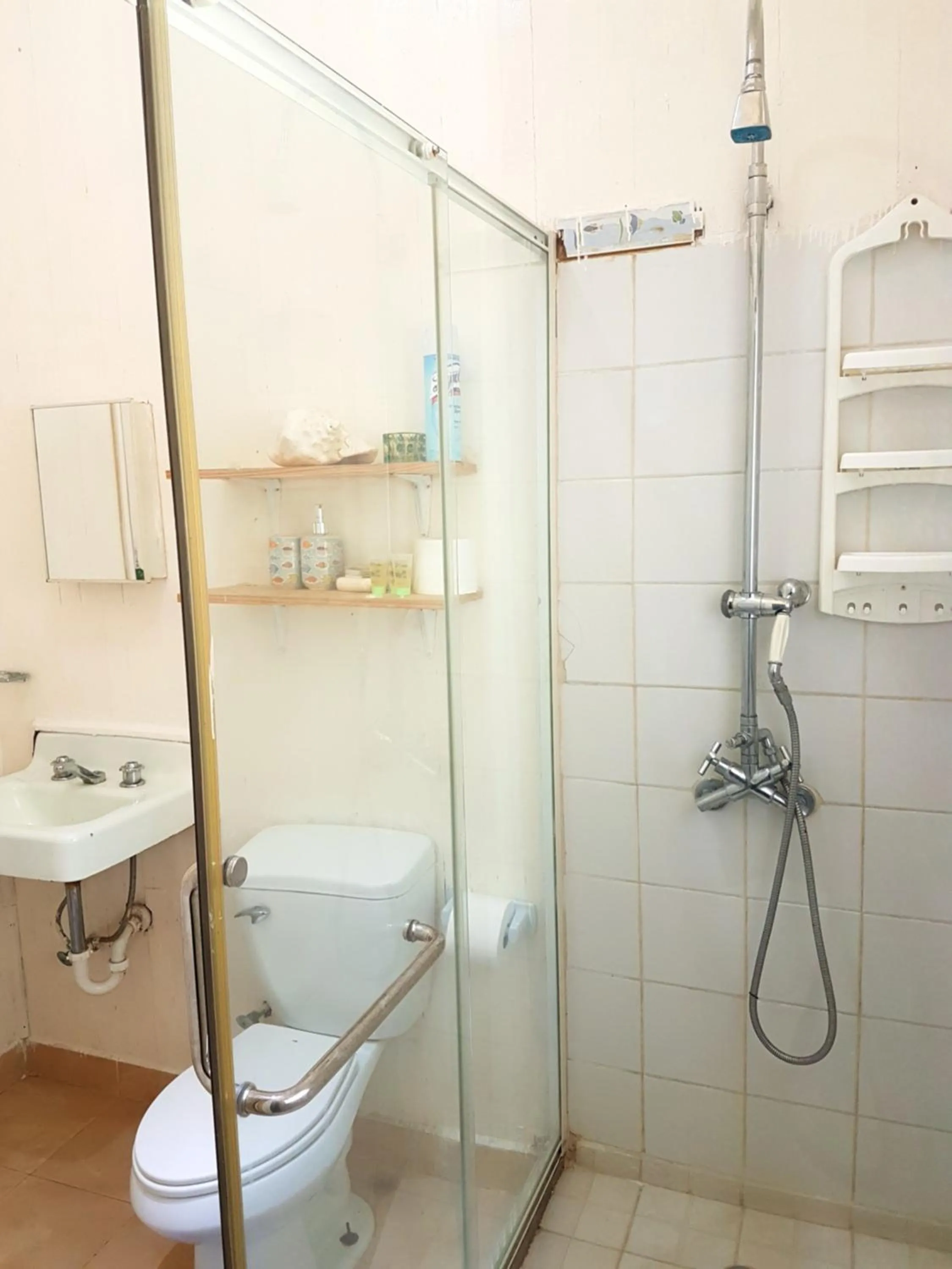 Shower in Drago Beach House - Private Beach