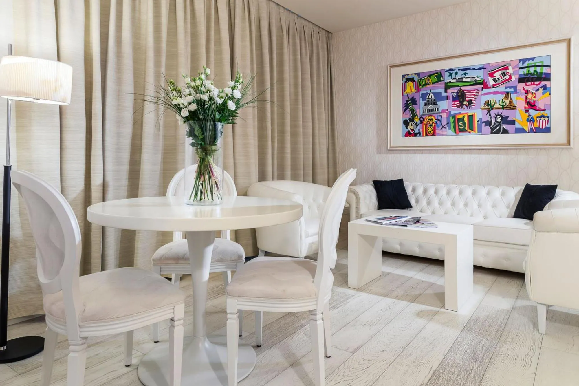 Living room in Base Hotel