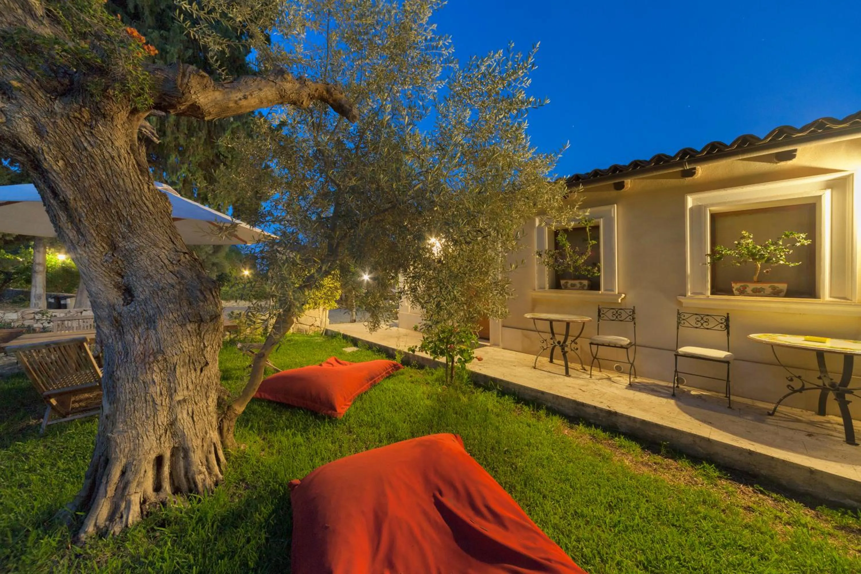 Garden in Villa Dei Papiri Fonte Ciane