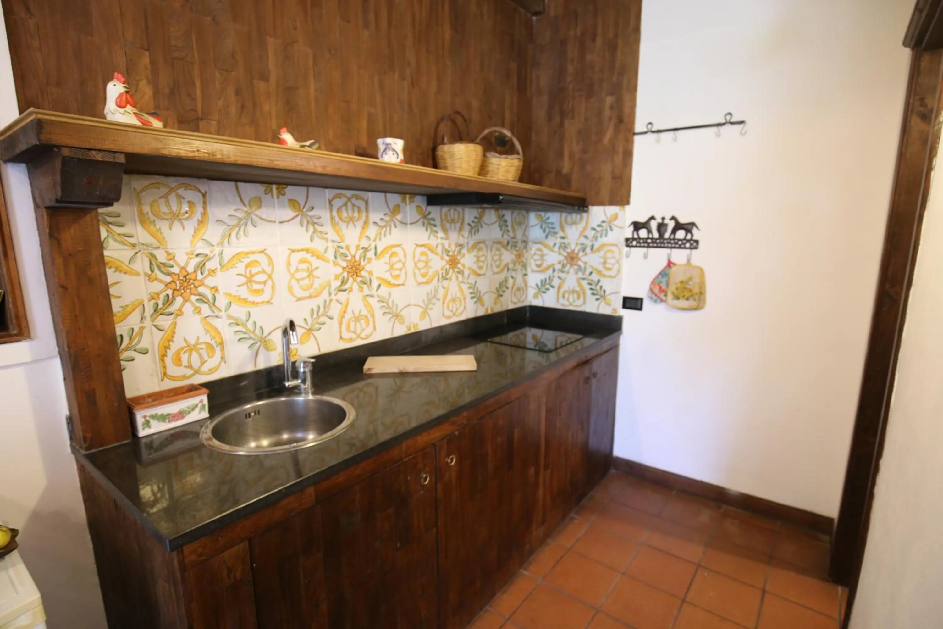 Kitchen or kitchenette in Villa Dei Papiri Fonte Ciane