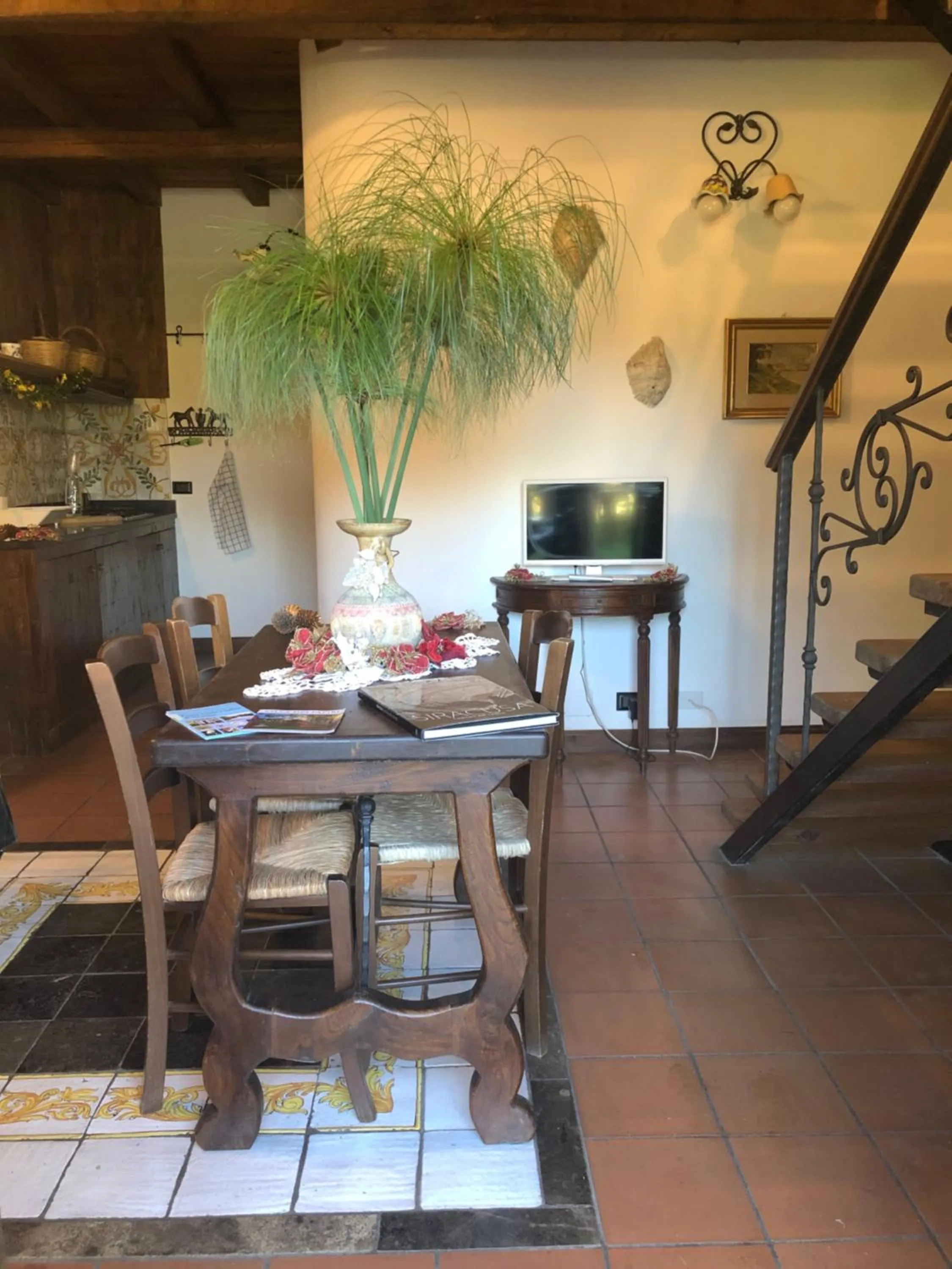 Kitchen or kitchenette in Villa Dei Papiri Fonte Ciane