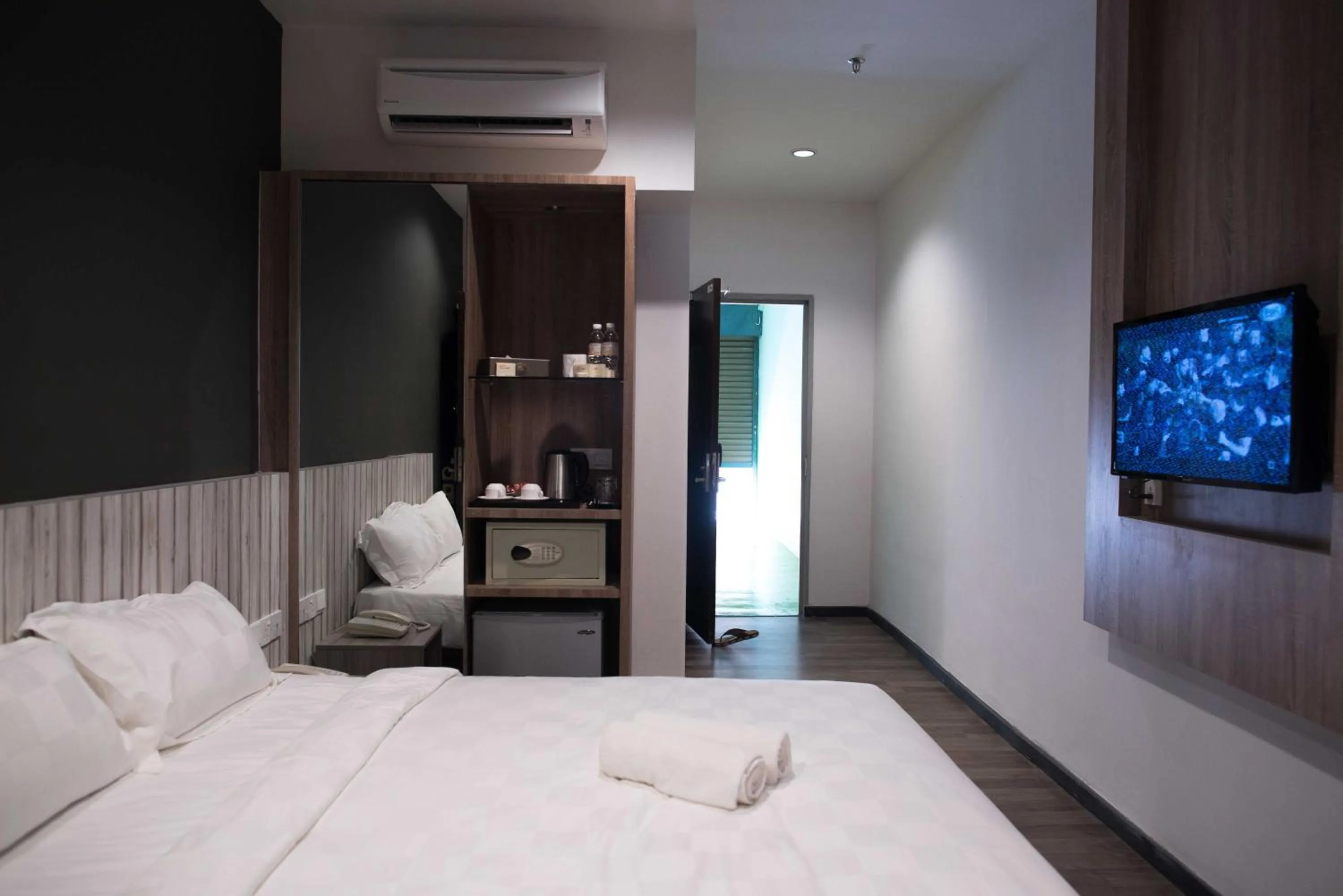 Photo of the whole room, Bed in Mornington Hotel Soon Choon Ipoh