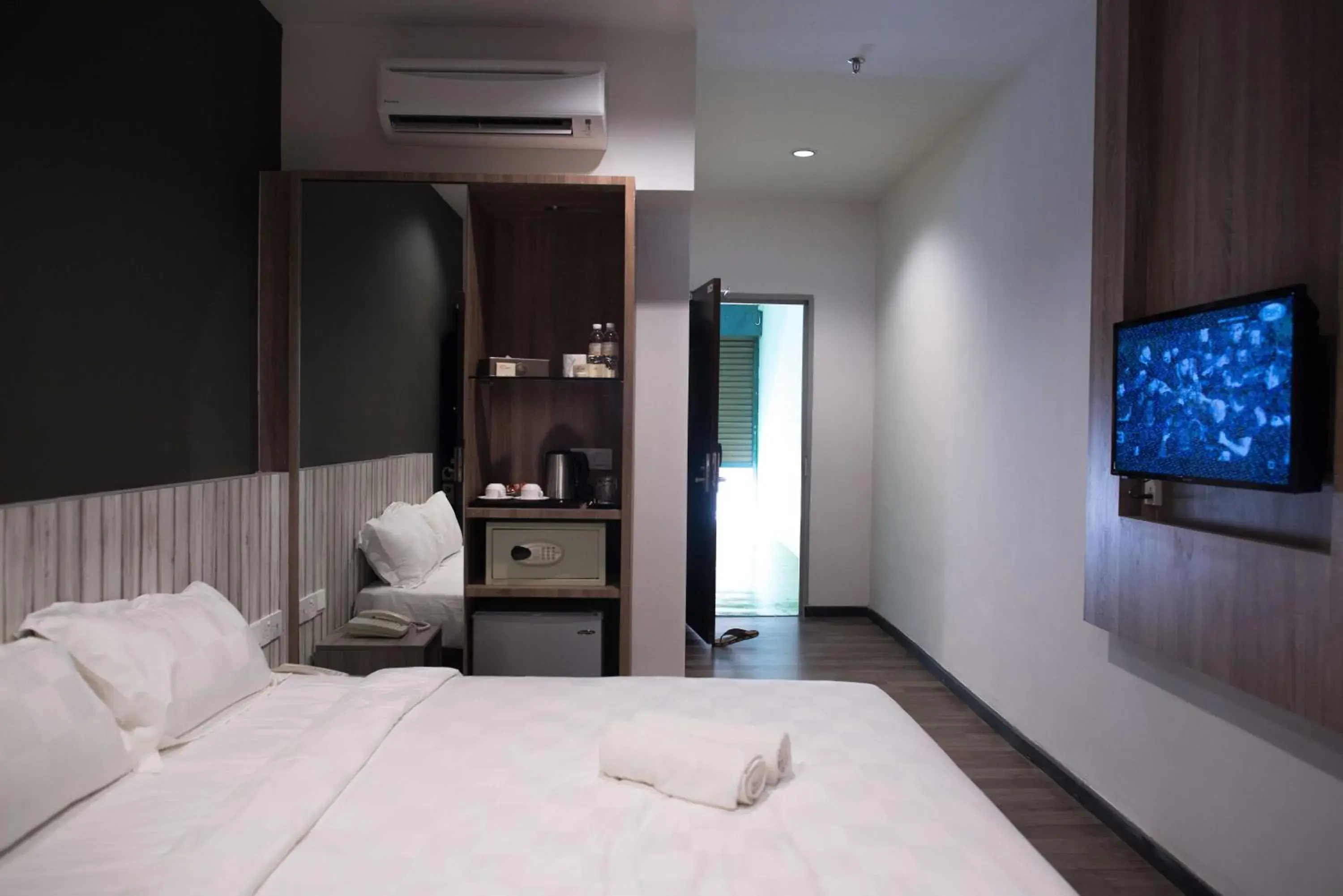 Photo of the whole room, Bed in Mornington Hotel Soon Choon Ipoh Photo of the whole room, Bed in Mornington Hotel Soon Choon Ipoh