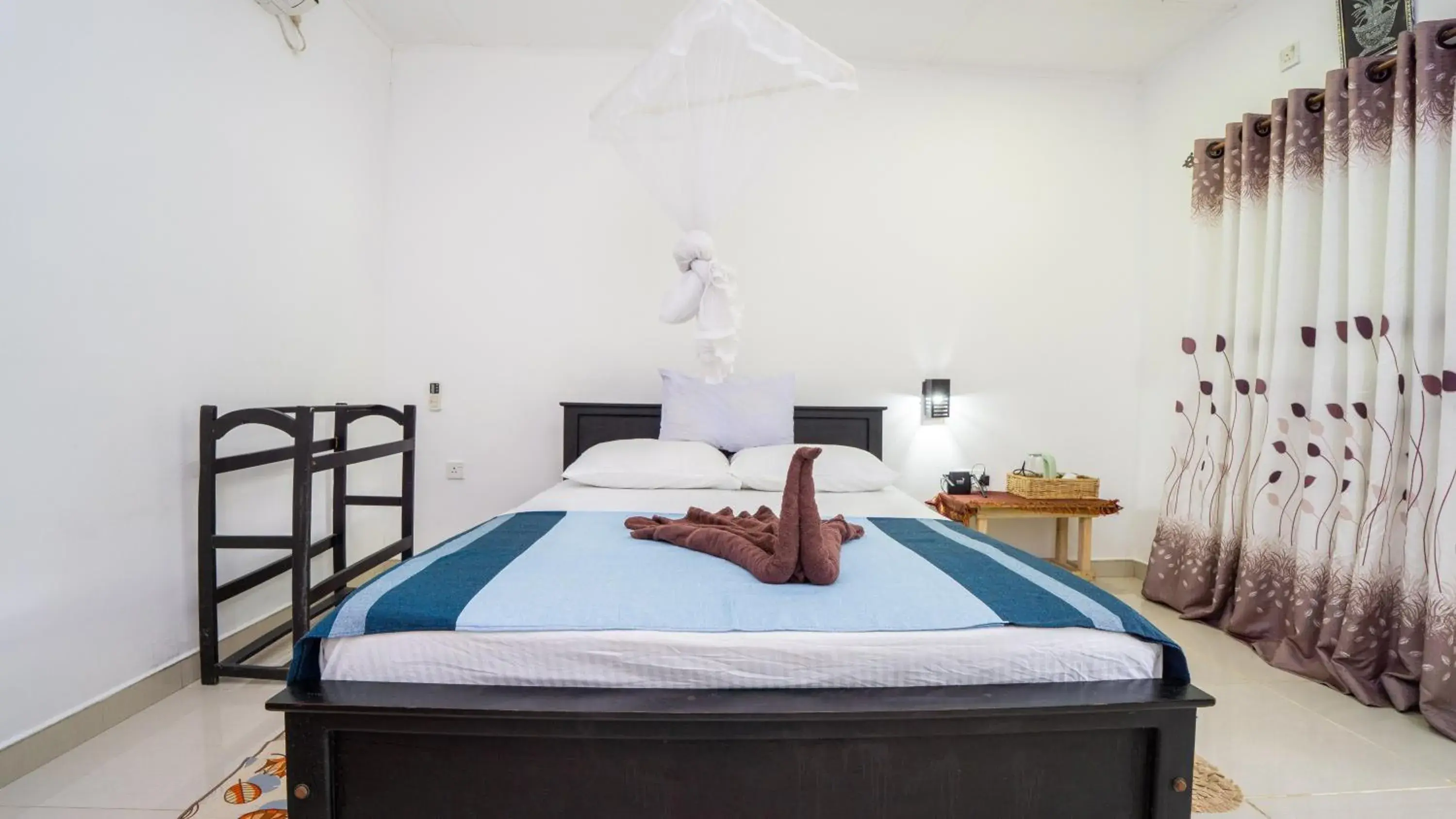Deluxe Double Room in Sigiriya Amenity Home Stay Deluxe Double Room in Sigiriya Amenity Home Stay