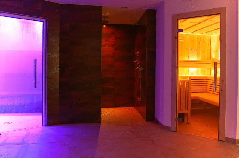 Spa and wellness centre/facilities, Bed in Hotel Gampen