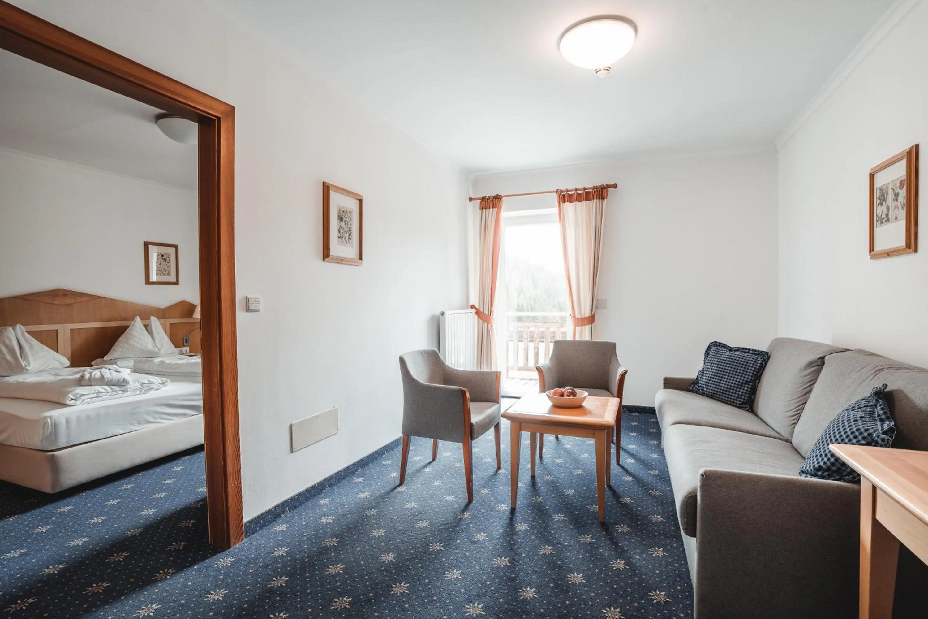 Living room, Bed in Hotel Kreuzberg Monte Croce