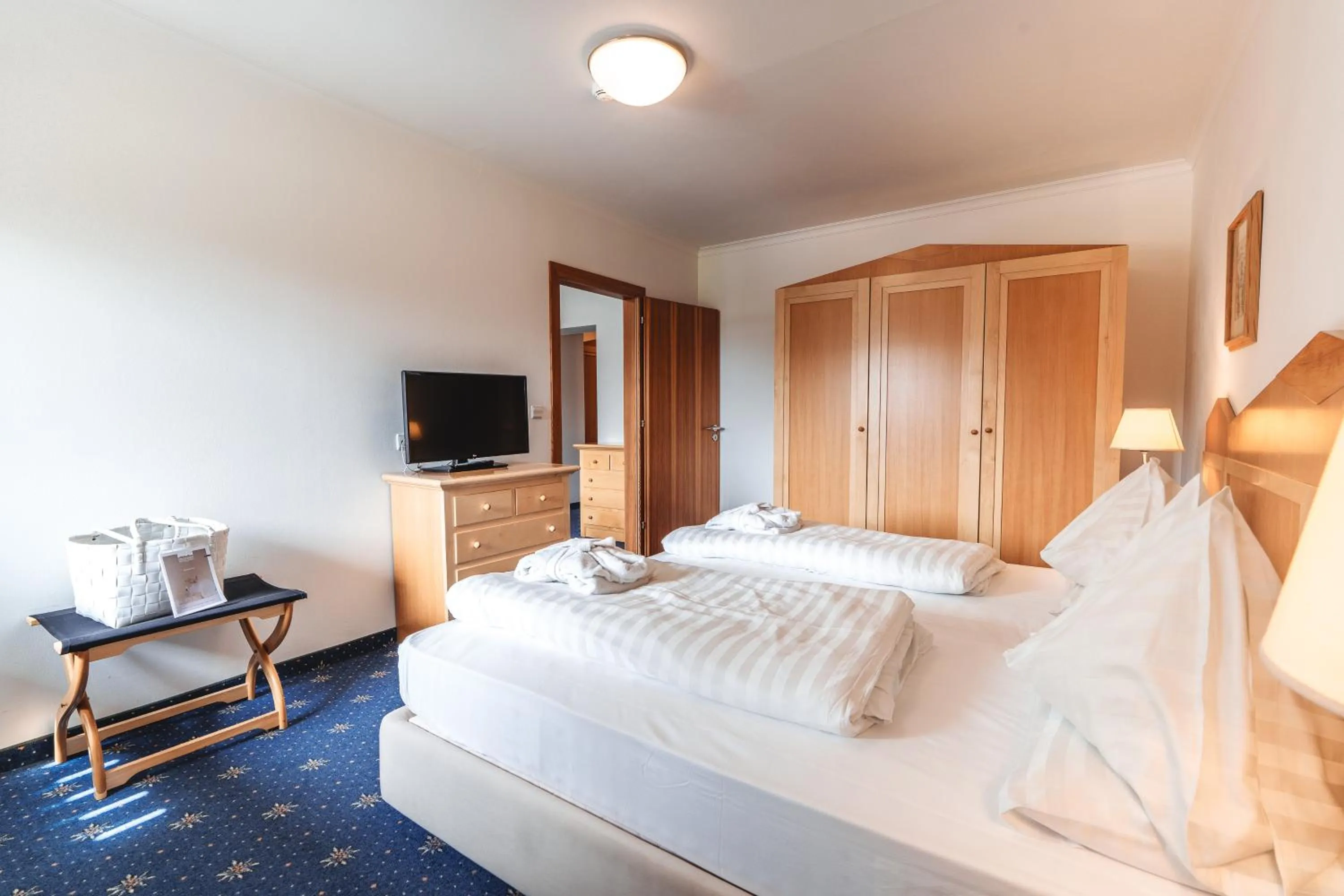 Bedroom, Bed in Hotel Kreuzberg Monte Croce