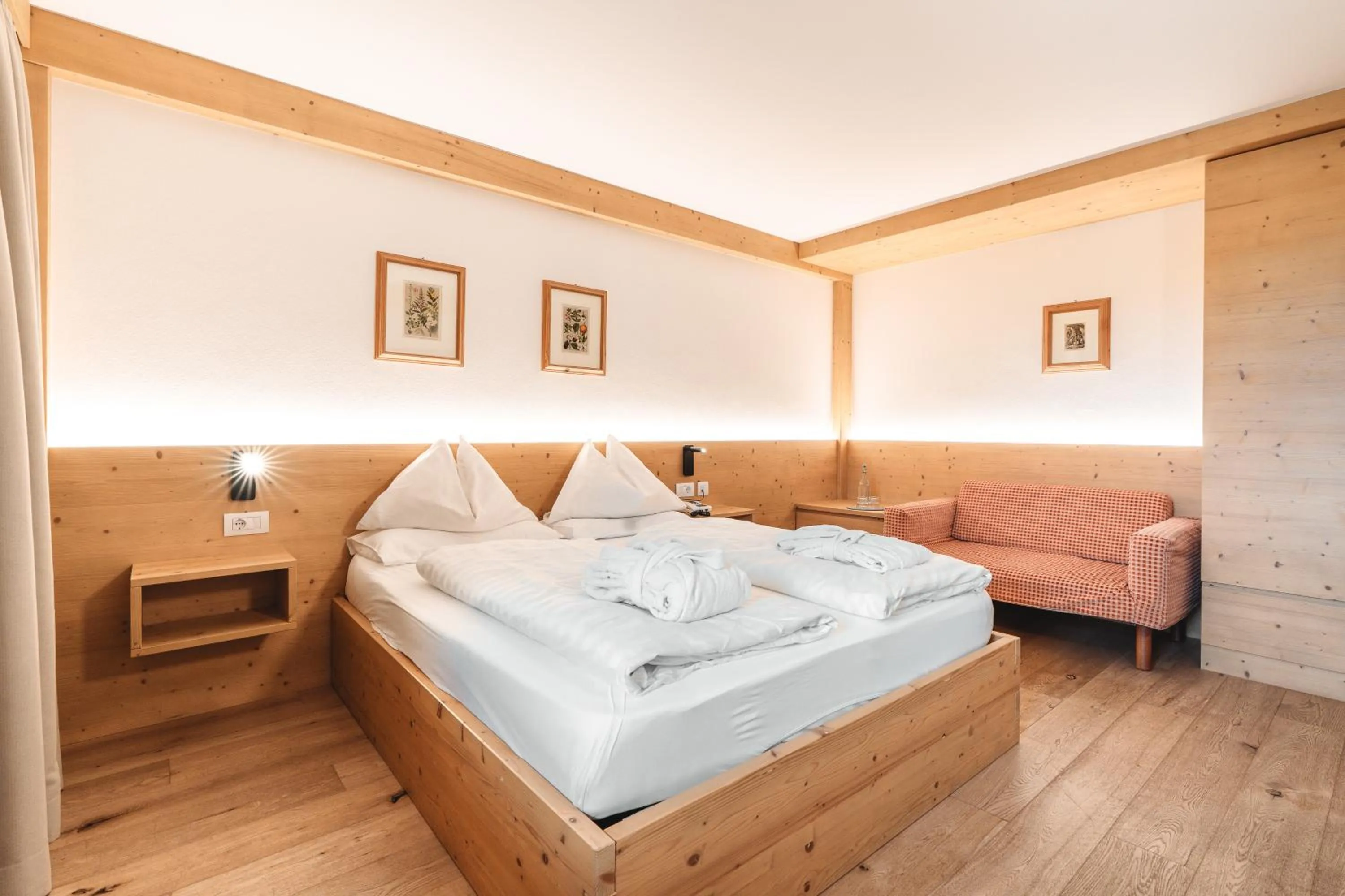 Bedroom, Bed in Hotel Kreuzberg Monte Croce