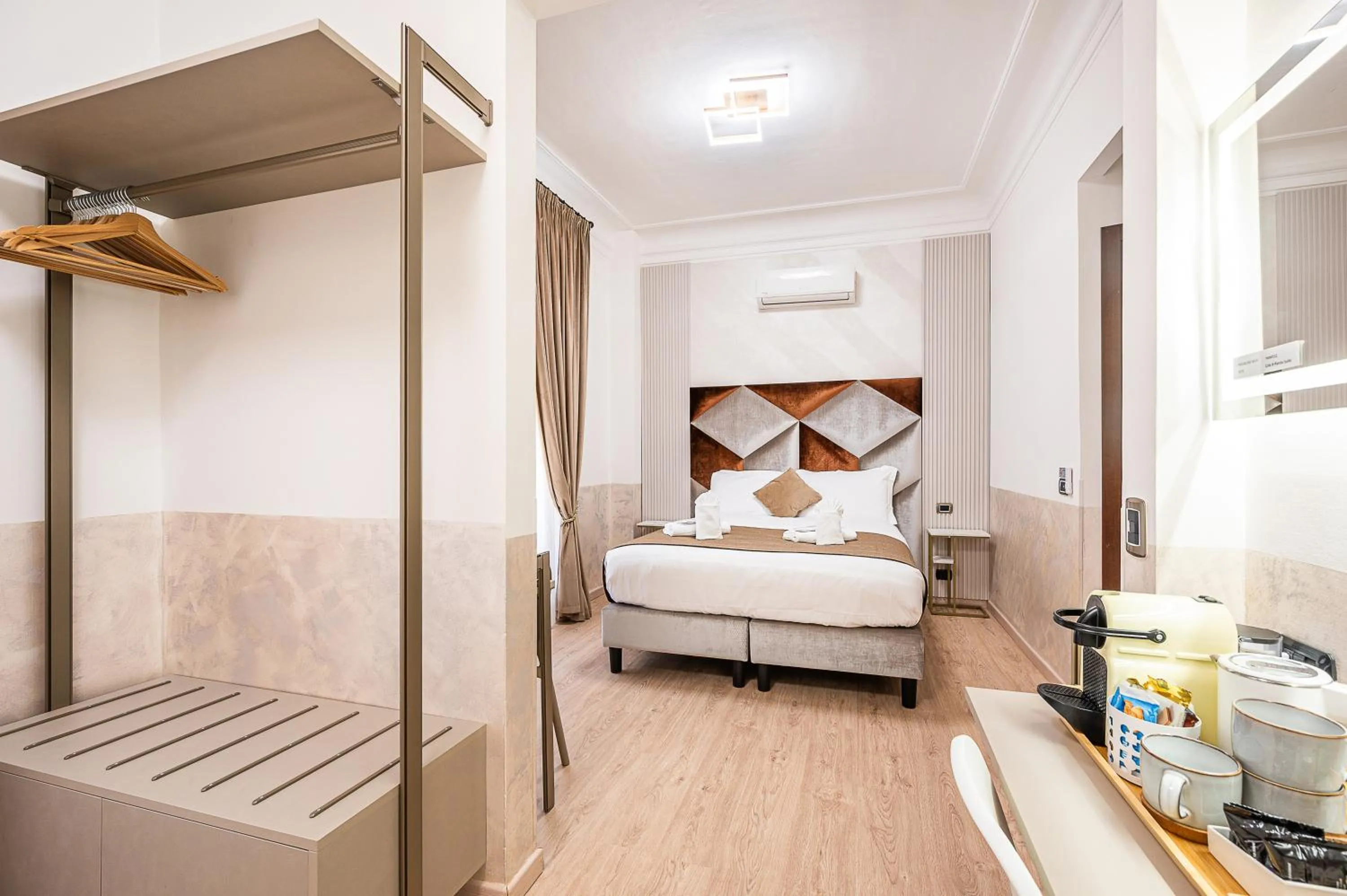 Bedroom, Bed in Cola Di Rienzo Suite Guest House