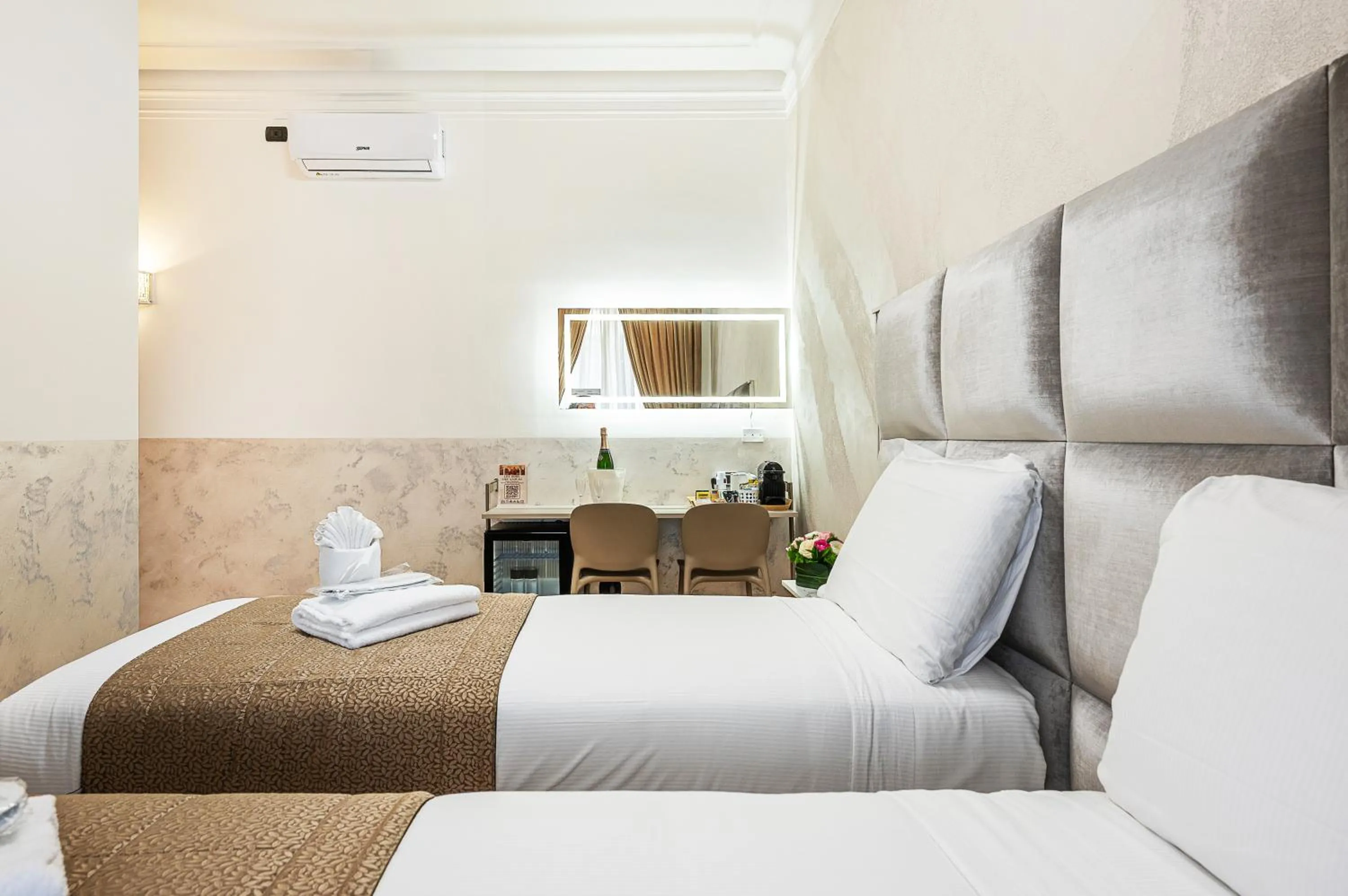 Bedroom, Bed in Cola Di Rienzo Suite Guest House