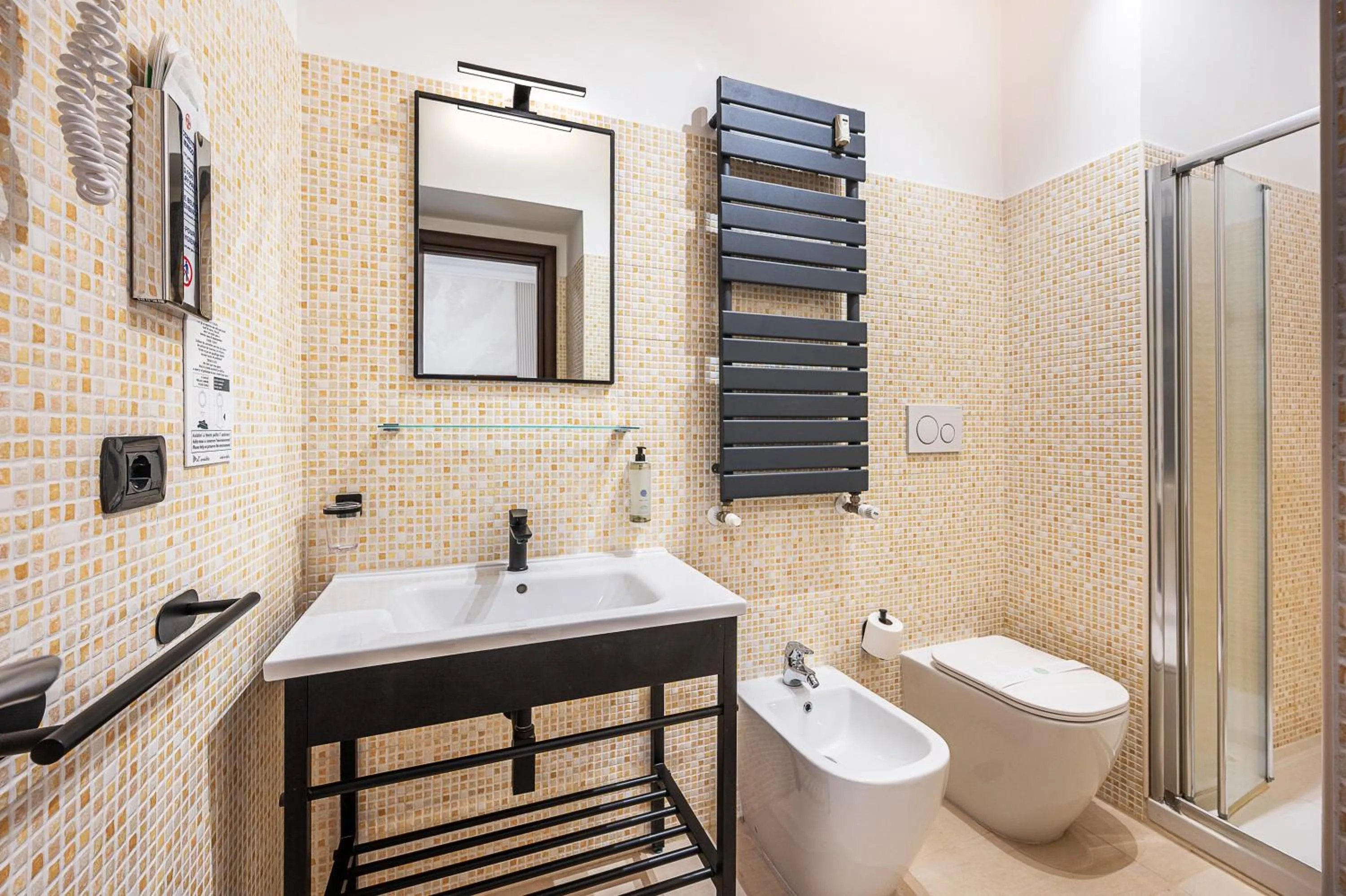 Bathroom in Cola Di Rienzo Suite Guest House