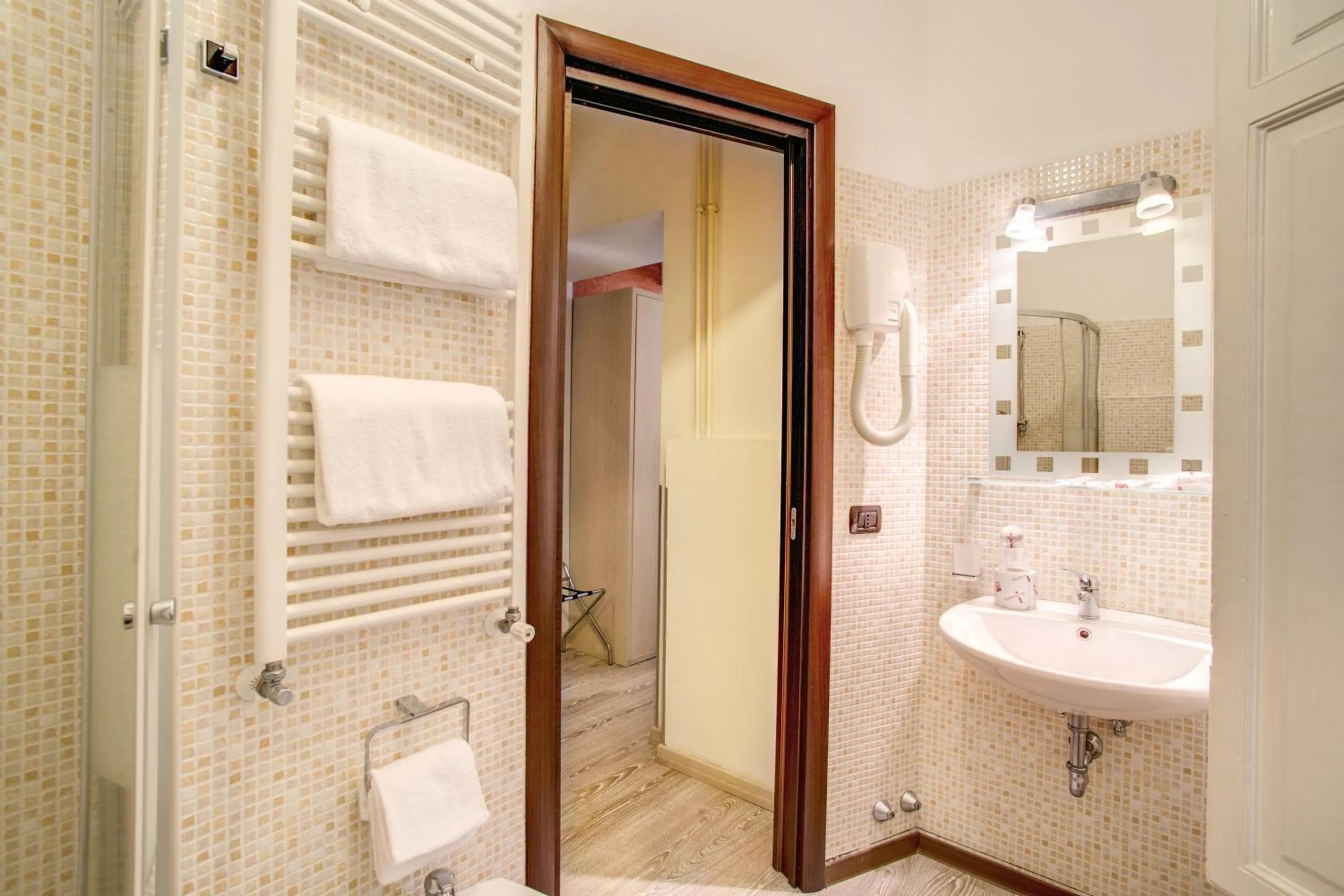 Bathroom in Cola Di Rienzo Suite Guest House
