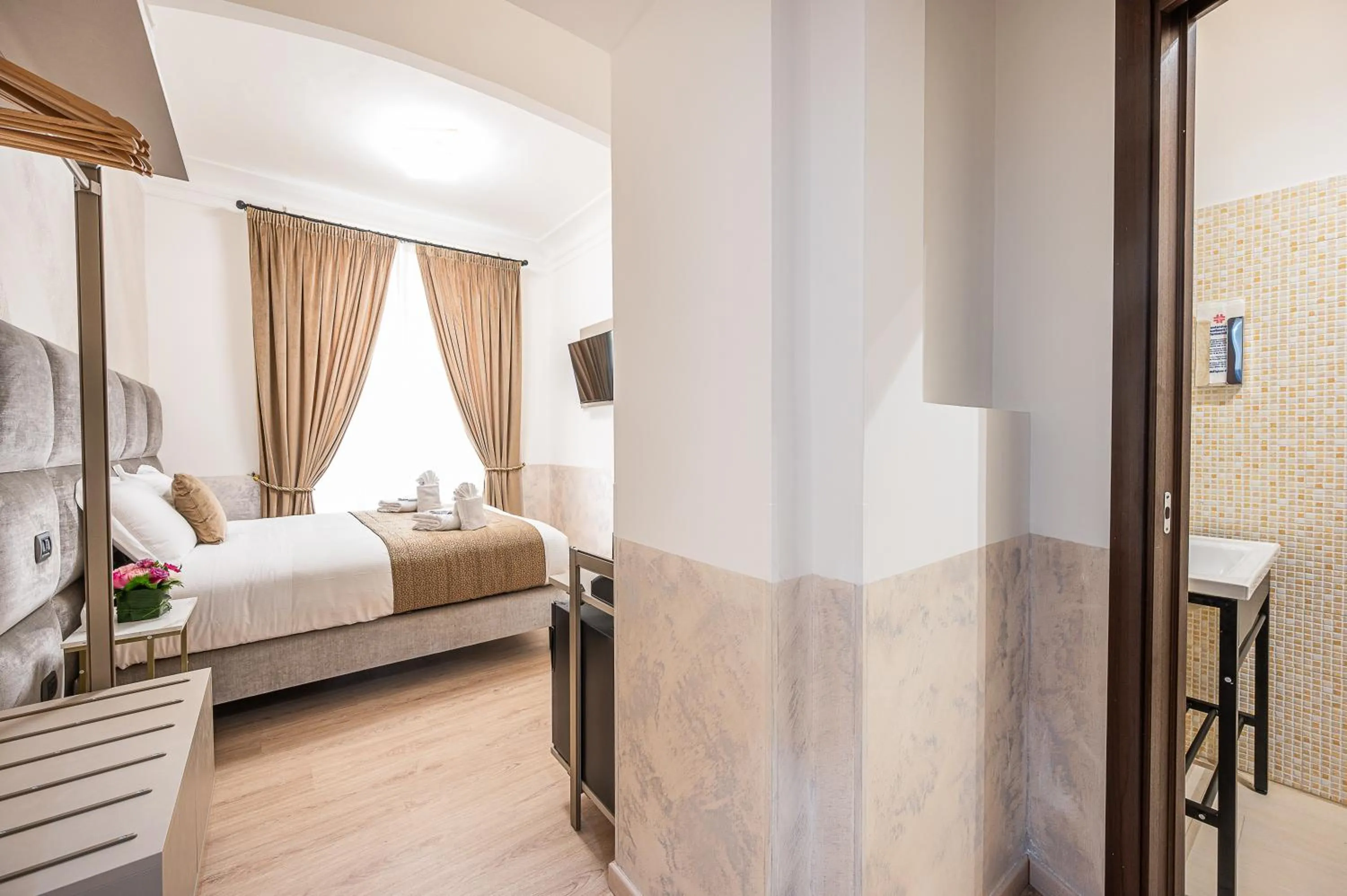 Bedroom, Bed in Cola Di Rienzo Suite Guest House