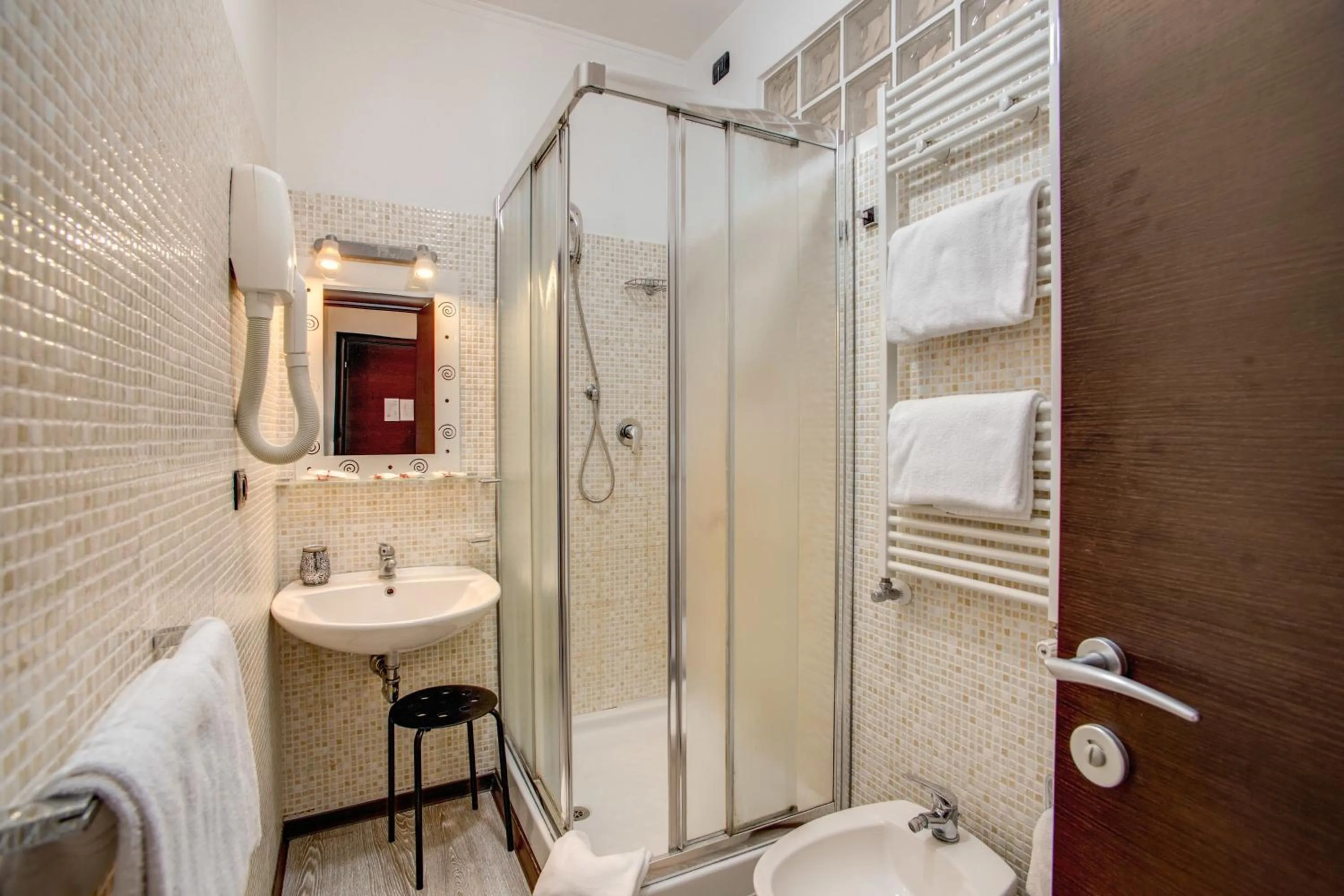 Bathroom in Cola Di Rienzo Suite Guest House