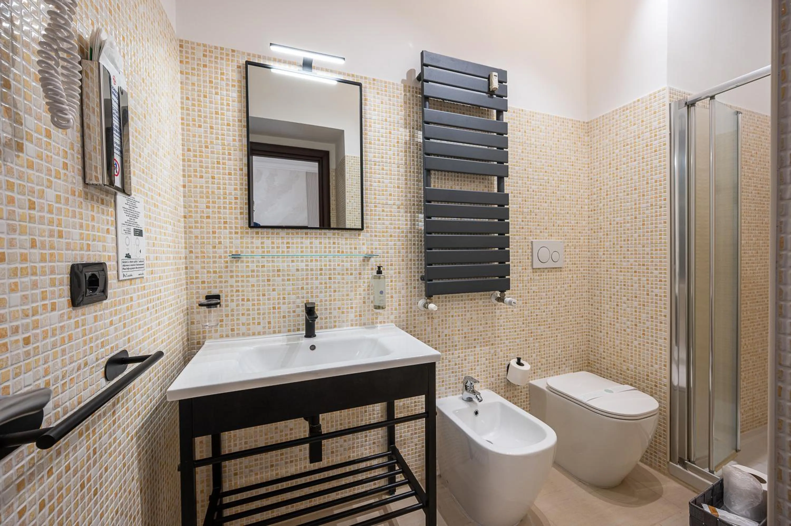 Bathroom in Cola Di Rienzo Suite Guest House