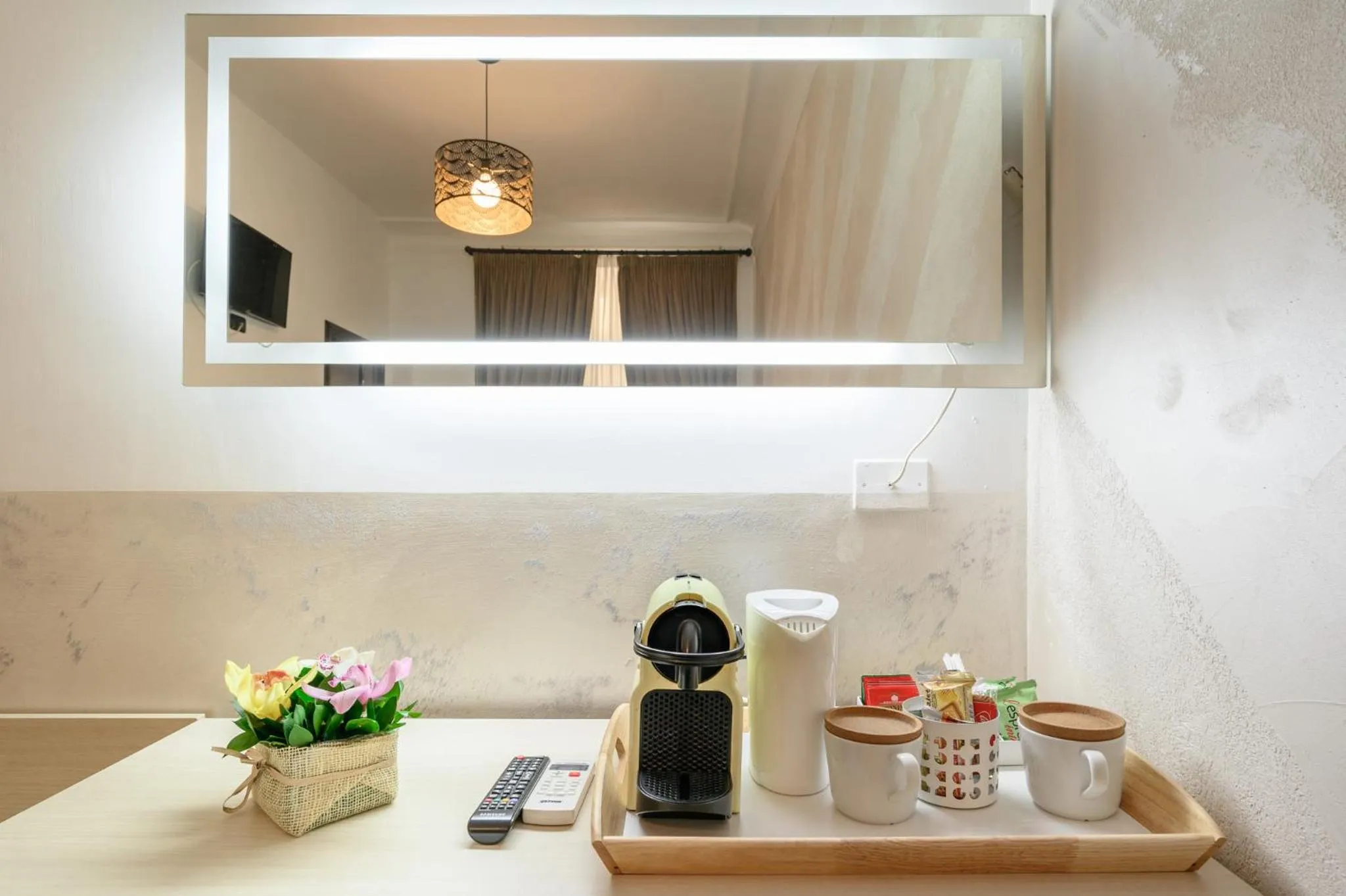 Coffee/tea facilities in Cola Di Rienzo Suite Guest House