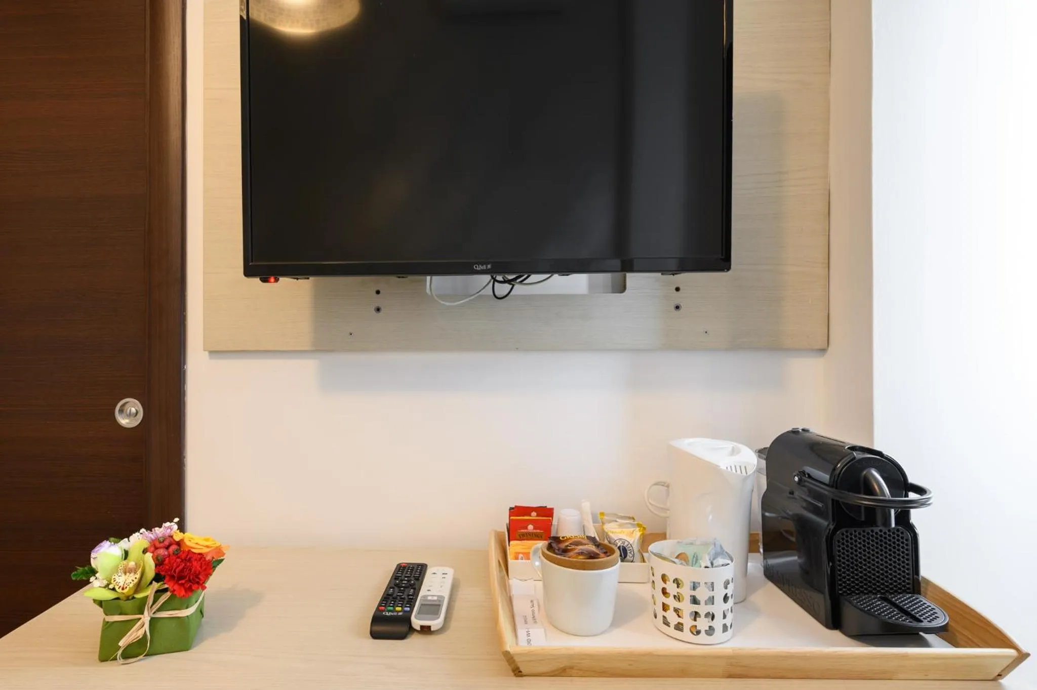 TV and multimedia in Cola Di Rienzo Suite Guest House