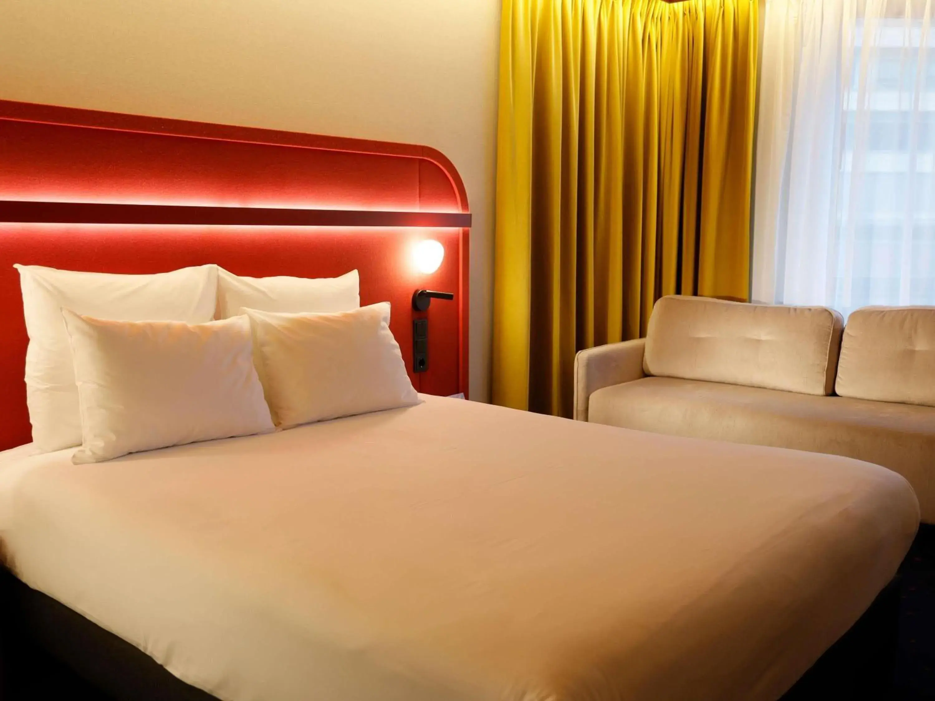 Bedroom, Bed in Mercure Warszawa Centrum Bedroom, Bed in Mercure Warszawa Centrum