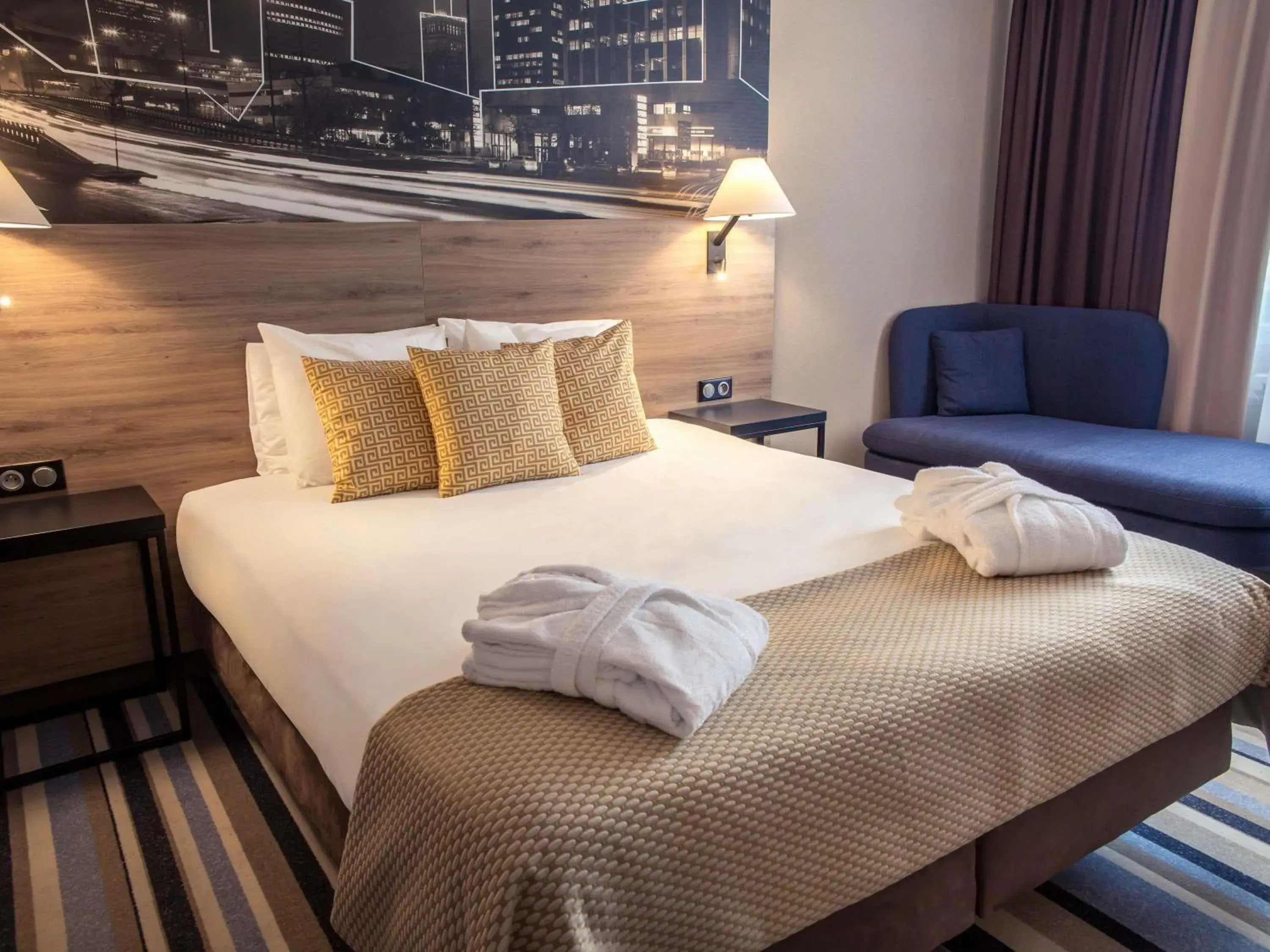 Bedroom, Bed in Mercure Warszawa Centrum Bedroom, Bed in Mercure Warszawa Centrum