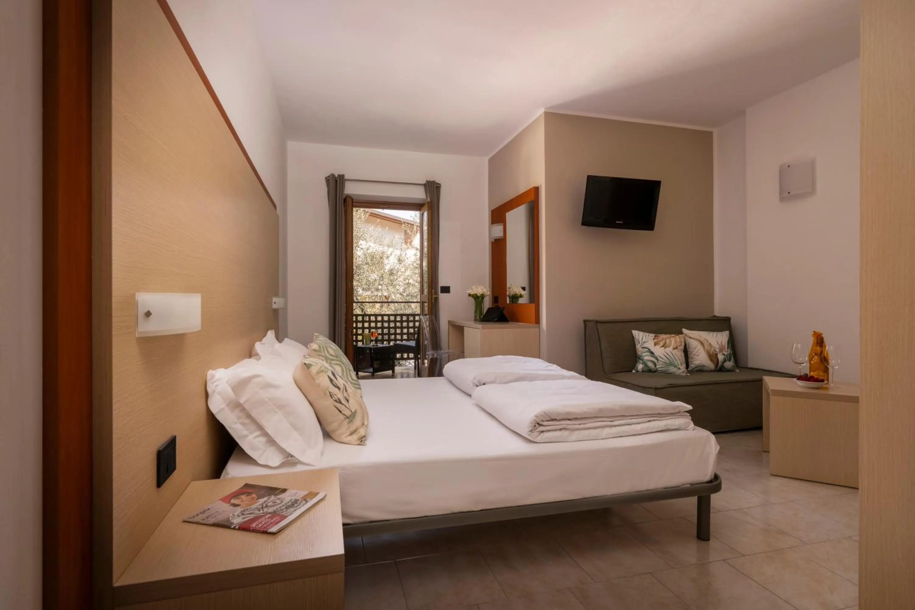 Balcony/Terrace, Bed in Hotel Coste