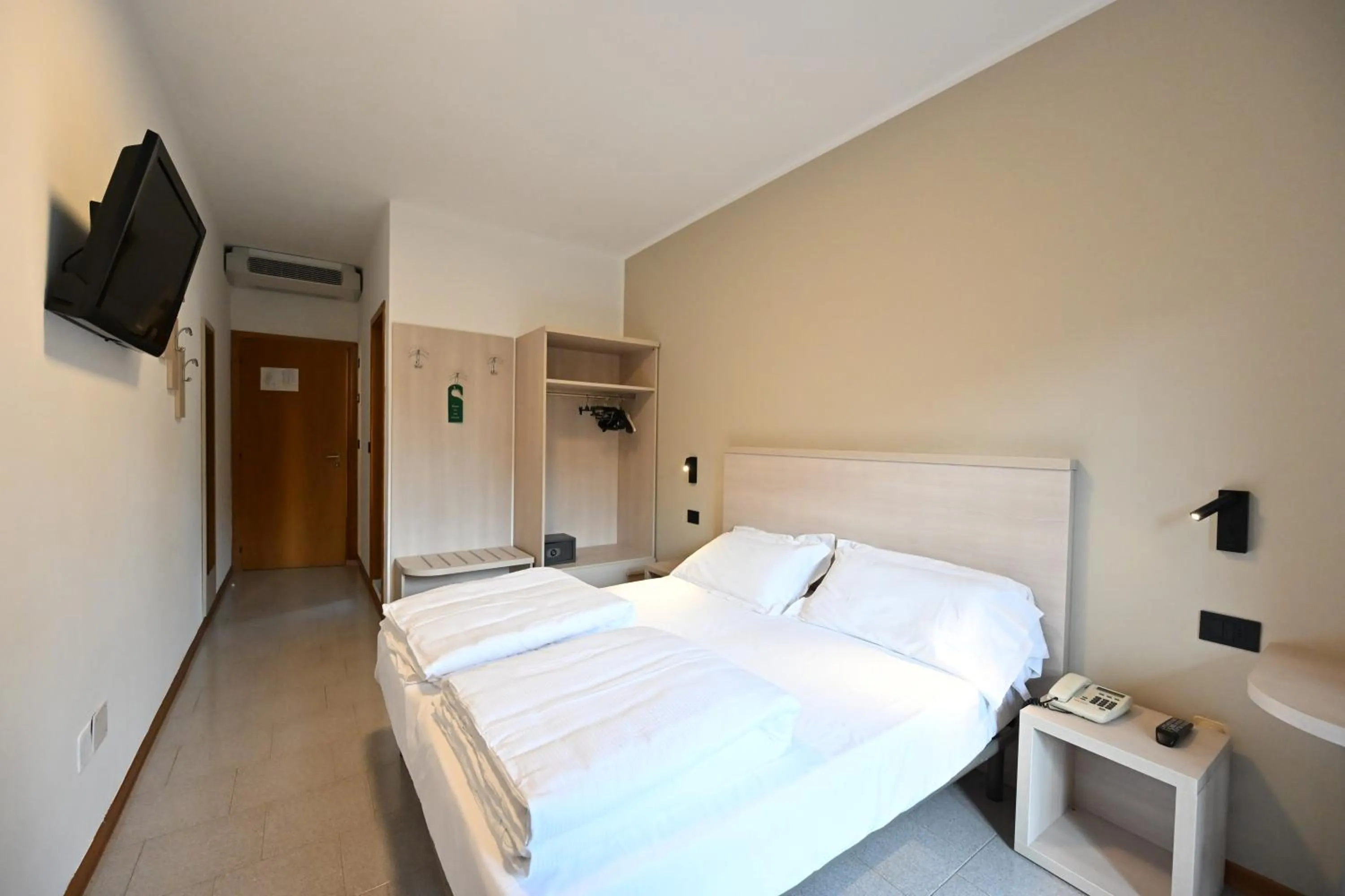 Photo of the whole room, Bed in Hotel Coste