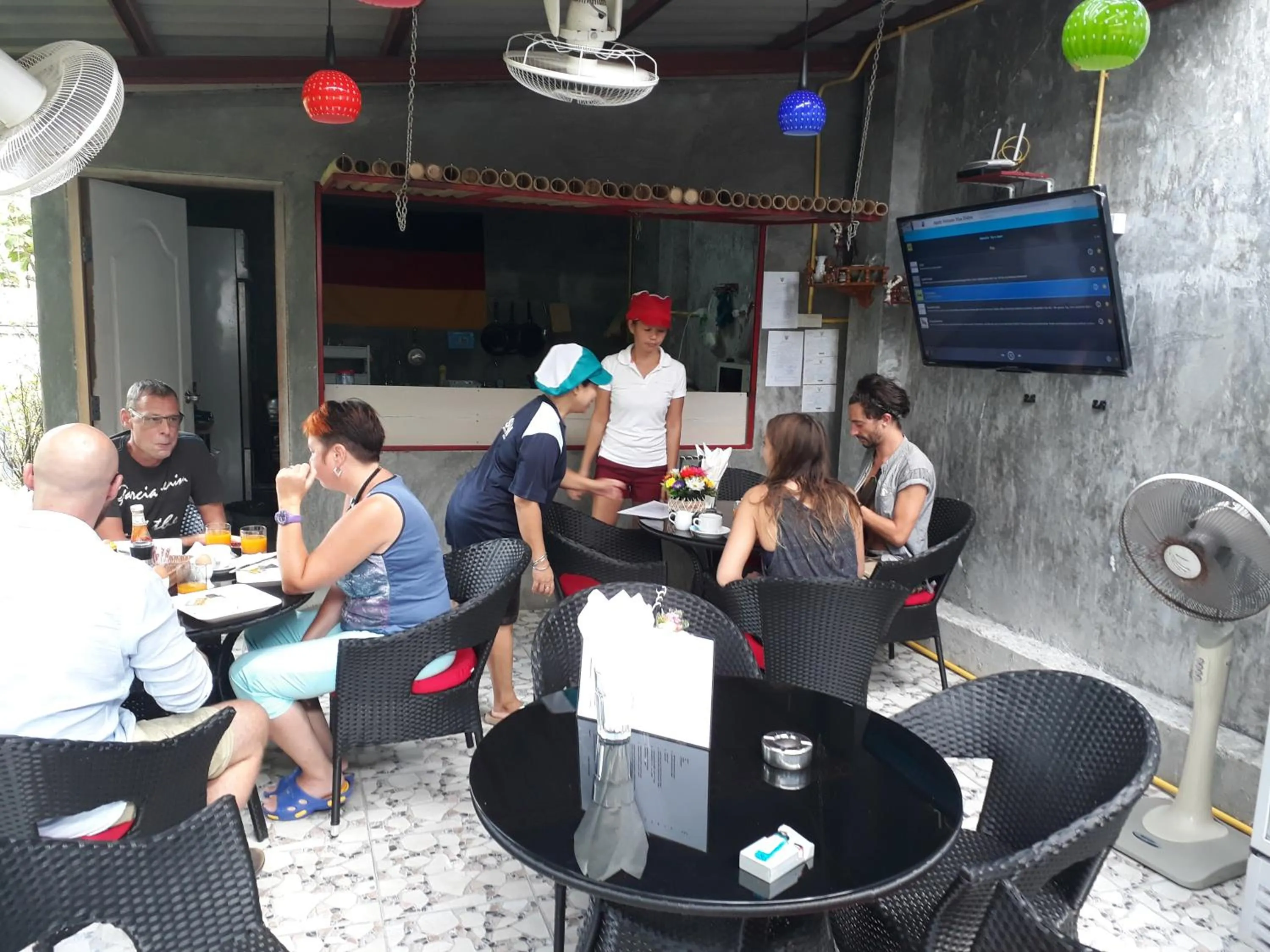 Restaurant/places to eat in B Happy Resort - SHA ExtraPlus