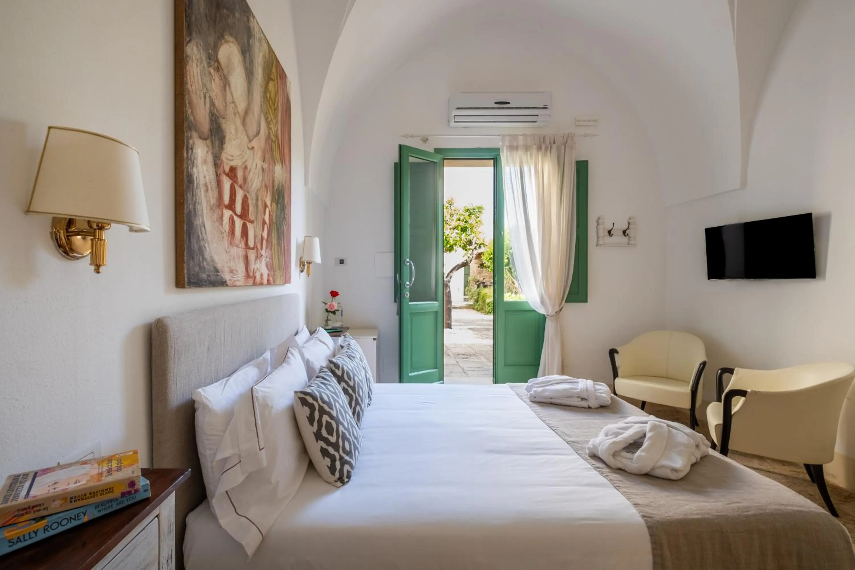 View (from property/room), Bed in Palazzo Ducale Venturi - Luxury Hotel & Wellness