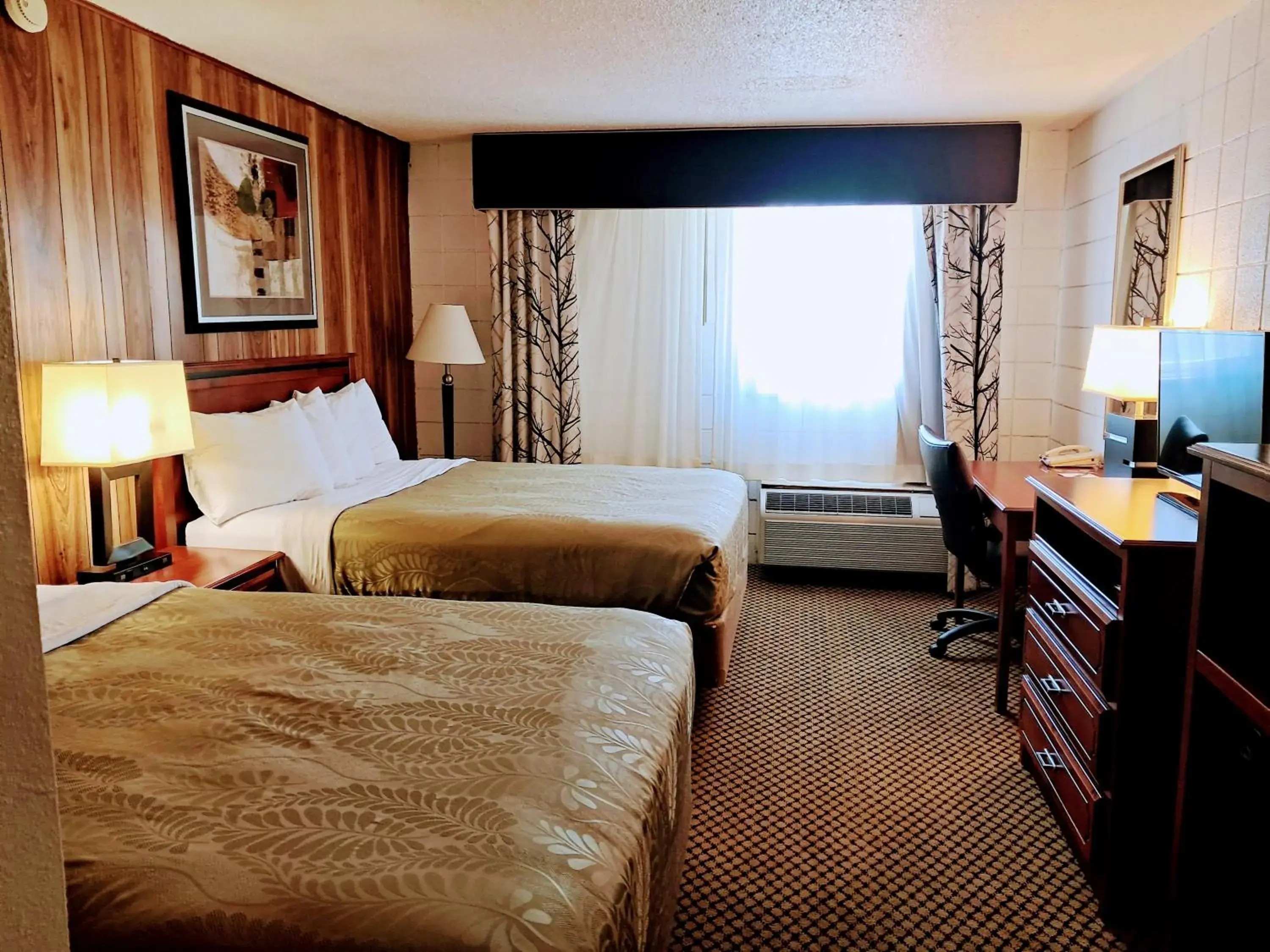 Bed in National 9 Inn Showboat Bed in National 9 Inn Showboat