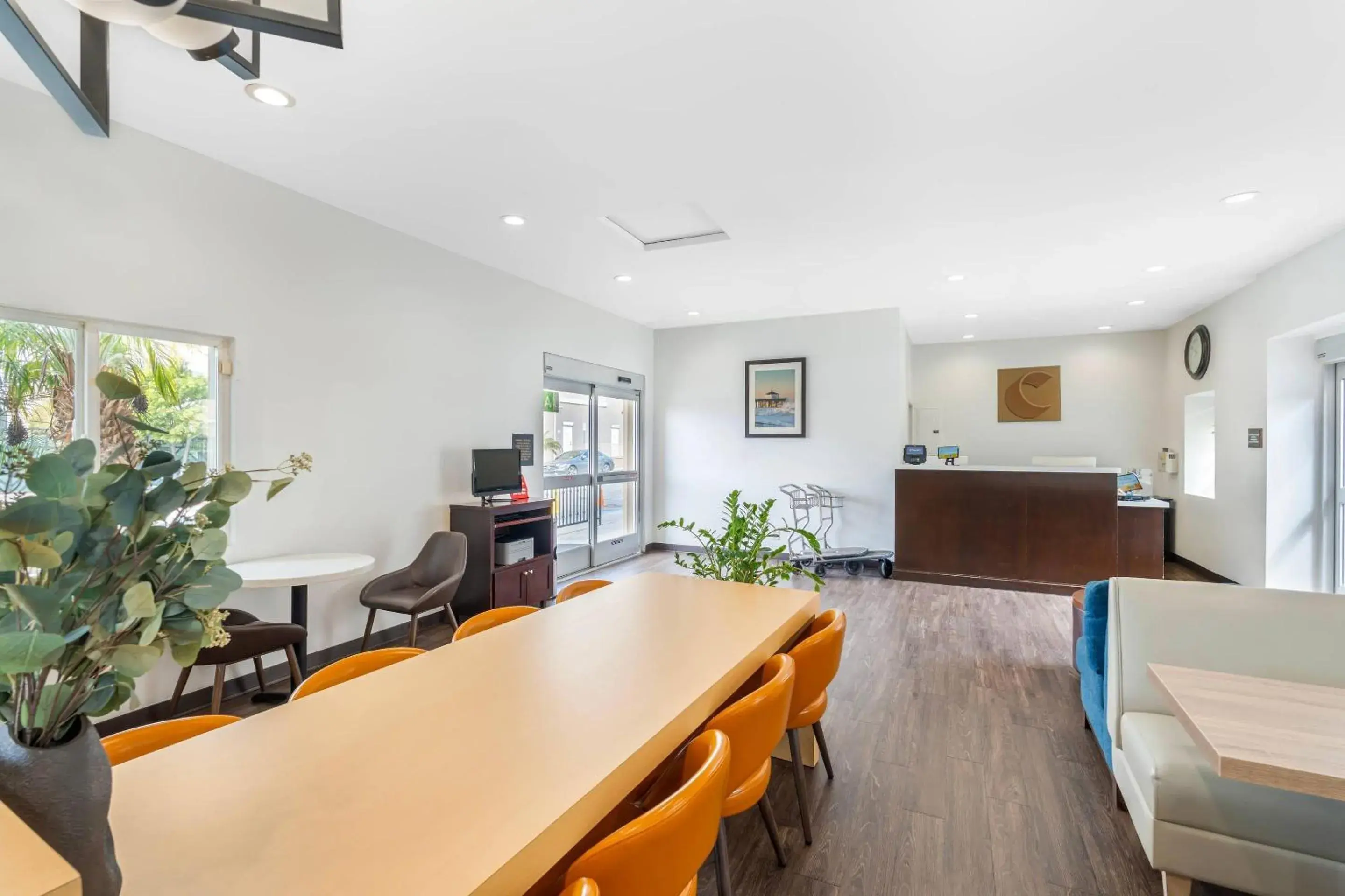 Lobby or reception in Comfort Inn Cockatoo Near LAX Airport Lobby or reception in Comfort Inn Cockatoo Near LAX Airport