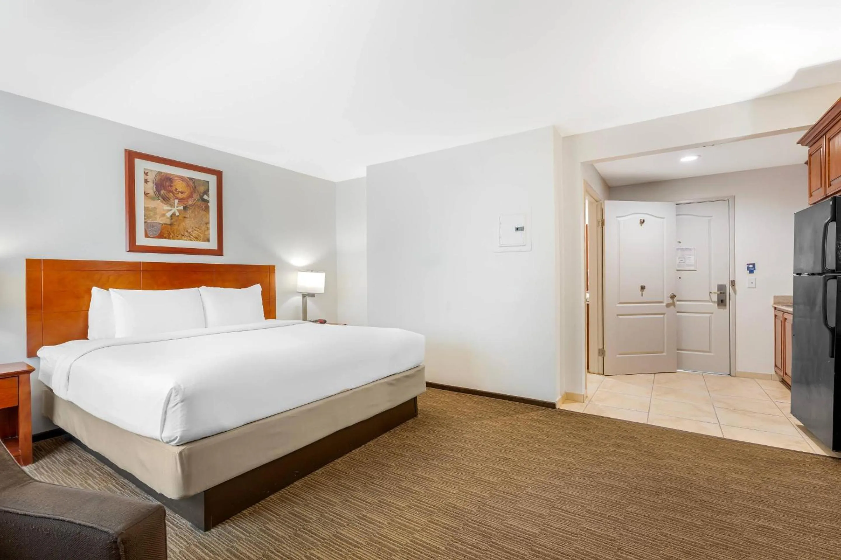 Bedroom, Bed in Comfort Inn Cockatoo Near LAX Airport