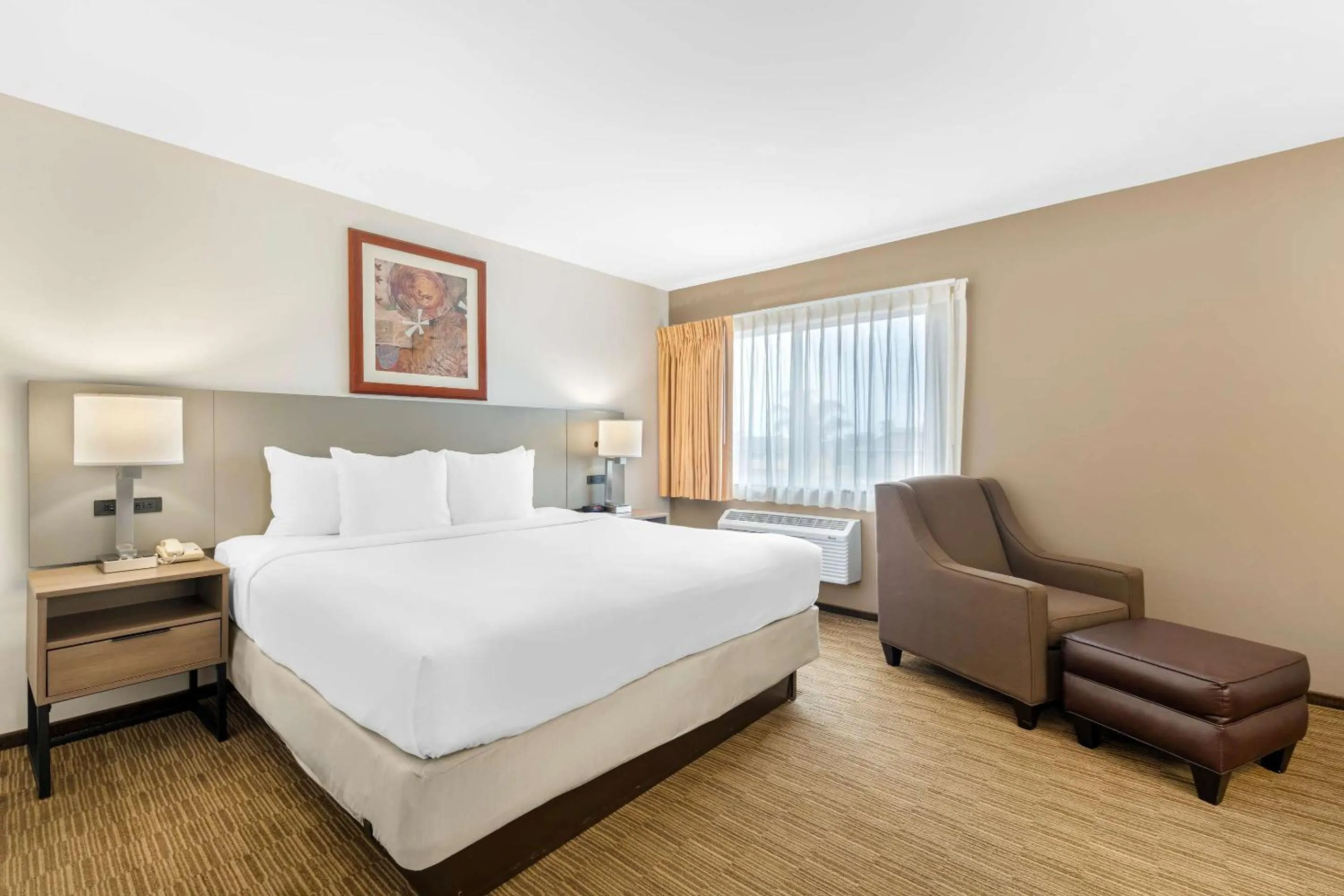 Bedroom, Bed in Comfort Inn Cockatoo Near LAX Airport