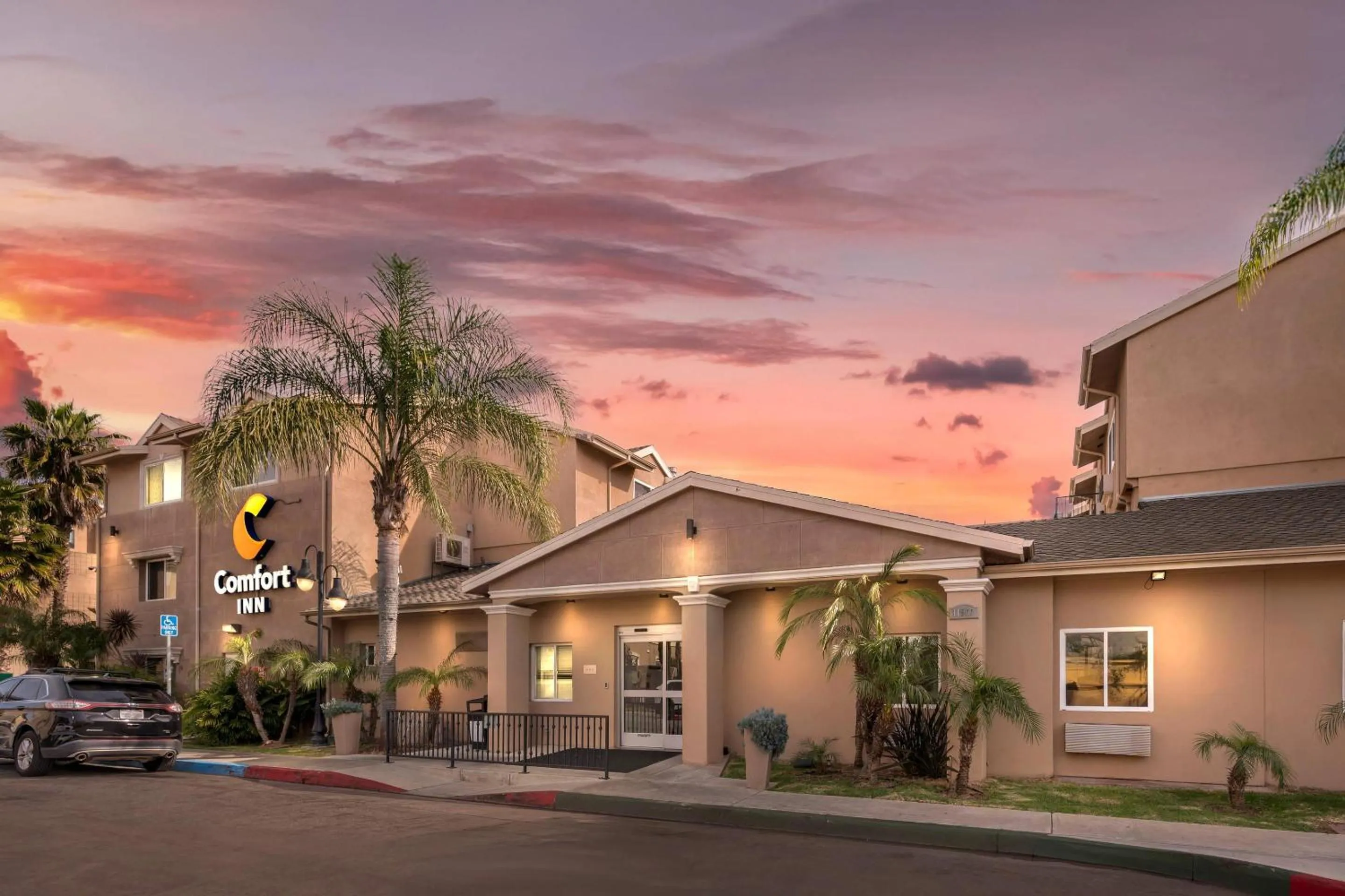 Property building in Comfort Inn Cockatoo Near LAX Airport