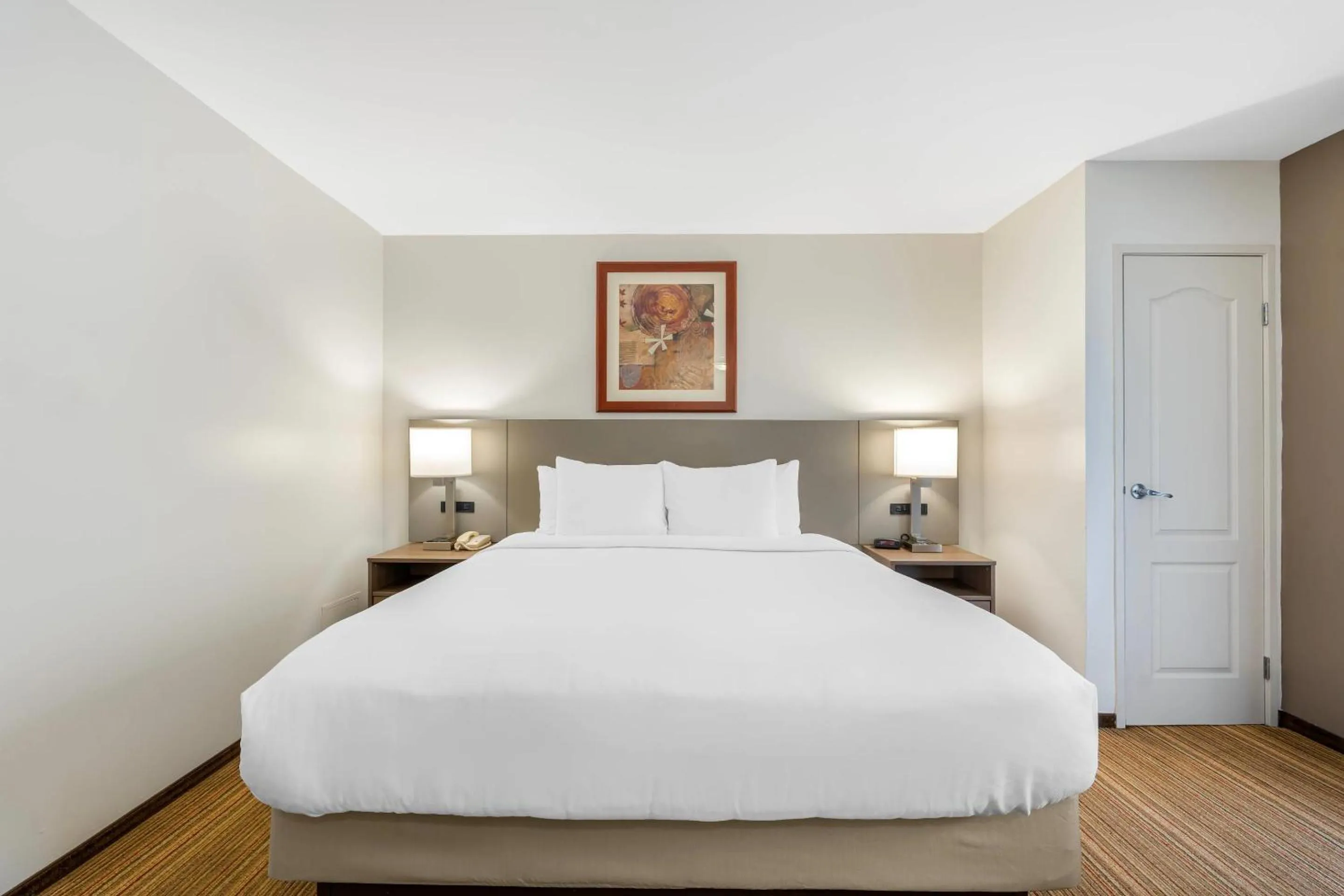 Bedroom, Bed in Comfort Inn Cockatoo Near LAX Airport