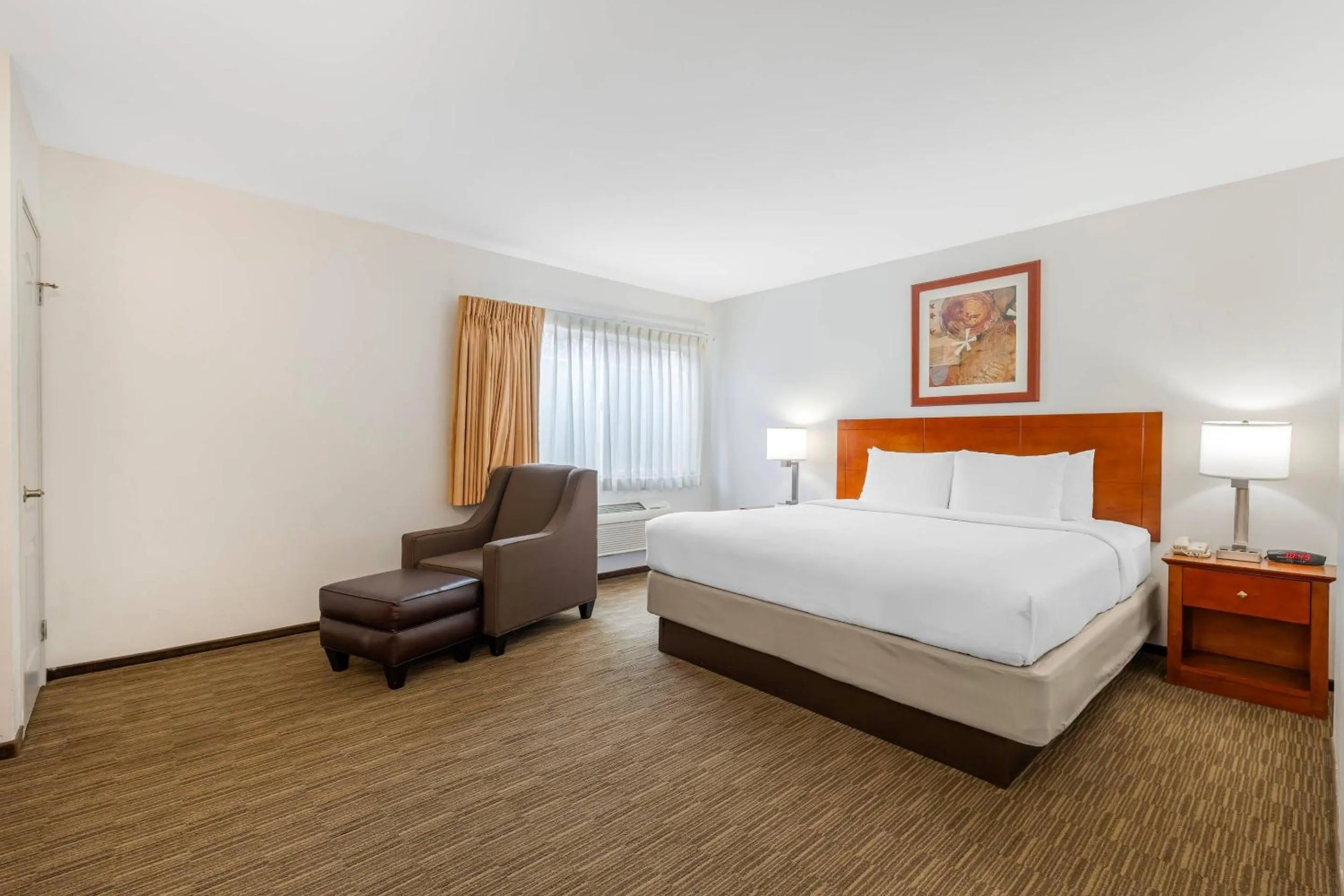 Bedroom, Bed in Comfort Inn Cockatoo Near LAX Airport