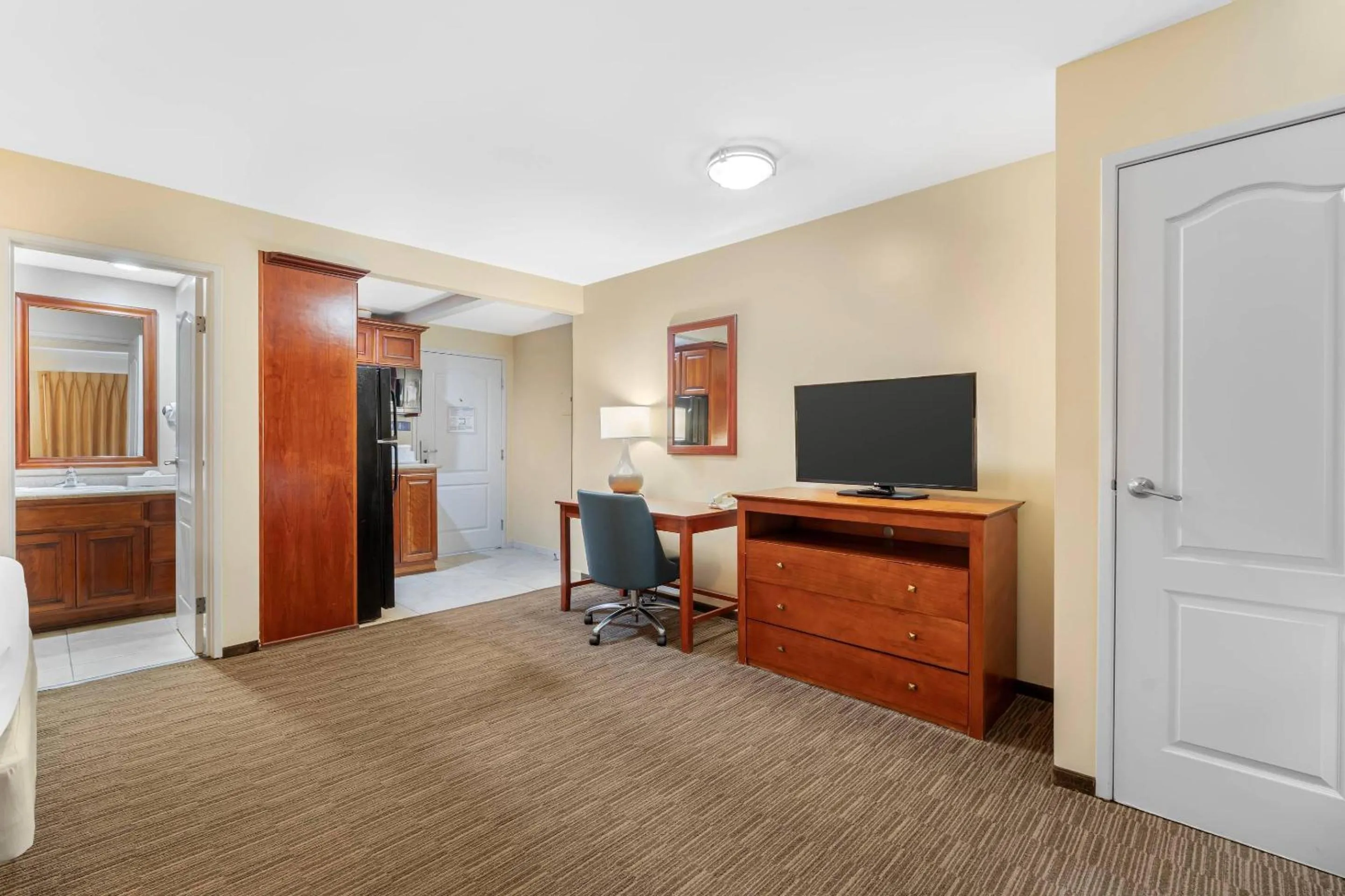 Bedroom in Comfort Inn Cockatoo Near LAX Airport